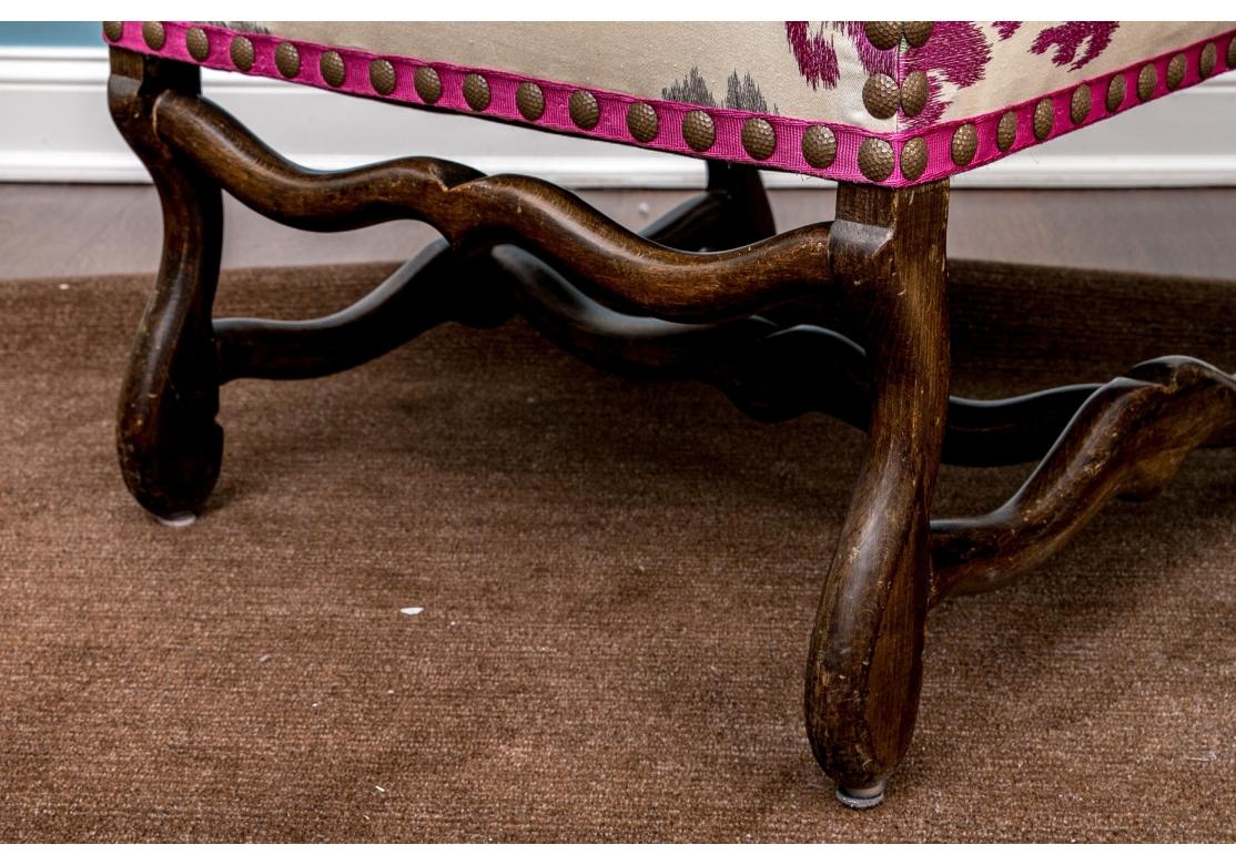 Pair Of Fine Louis XIV Style Walnut Upholstered Fauteuils en venta 10