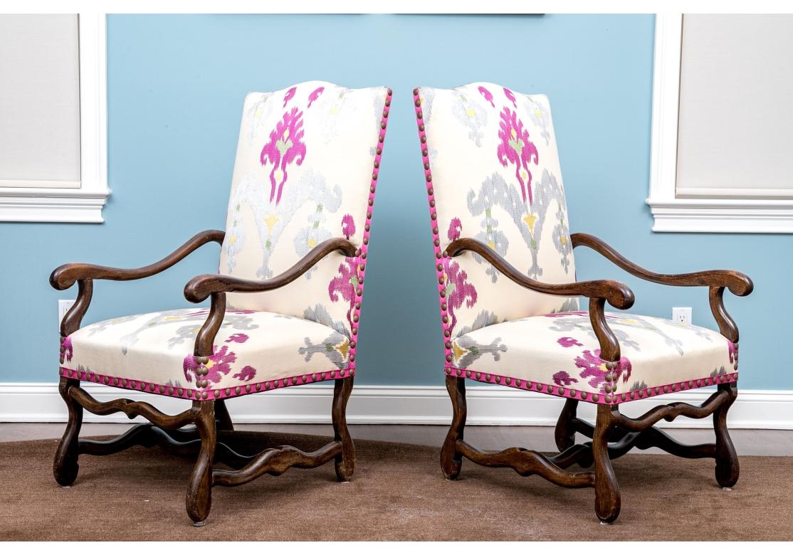 Pair Of Fine Louis XIV Style Walnut Upholstered Fauteuils en venta 12