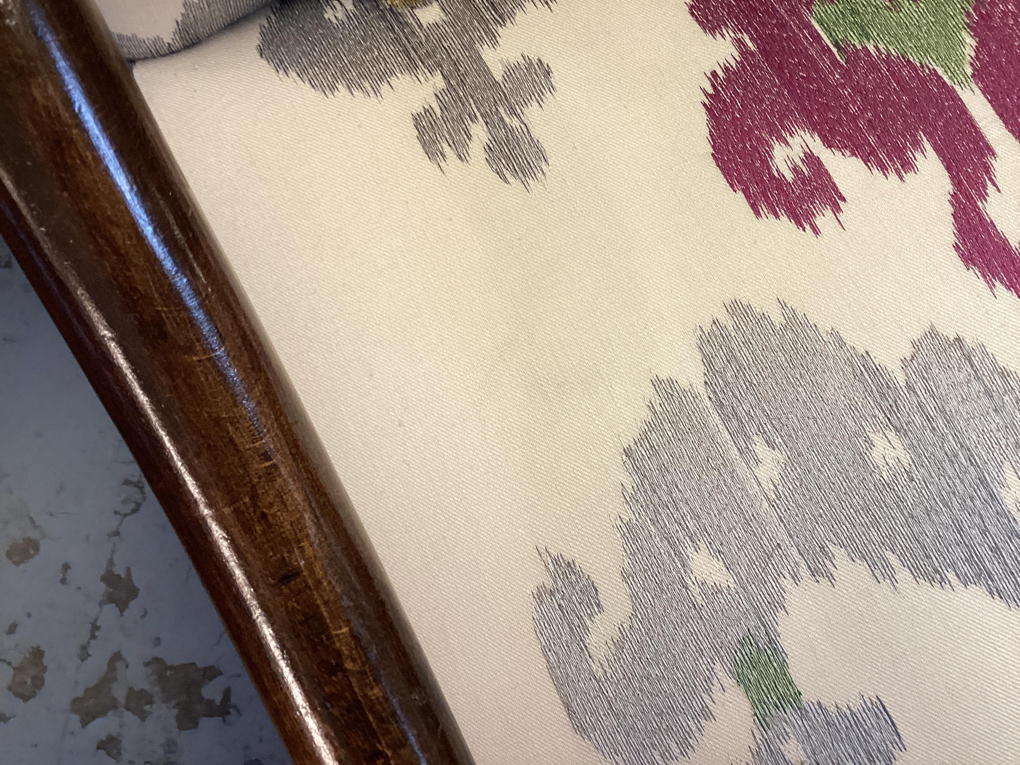 Pair Of Fine Louis XIV Style Walnut Upholstered Fauteuils en venta 13
