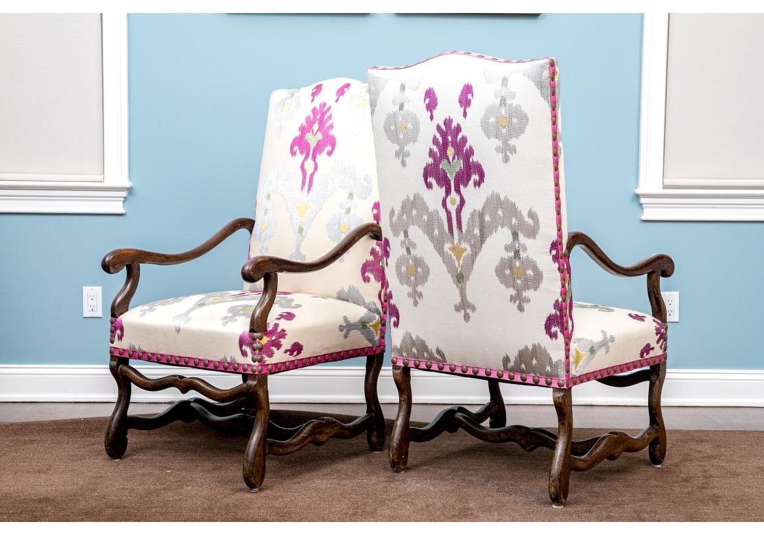 Pair Of Fine Louis XIV Style Walnut Upholstered Fauteuils Luis XIV en venta