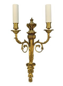 Paar feine Wandleuchten aus vergoldeter Bronze im Louis-XVI-Stil