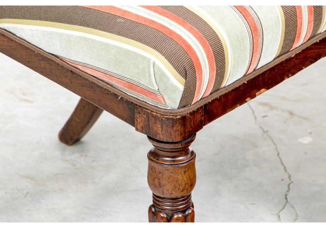 Paire de chaises d'appoint à dossier lyre de style néoclassique en vente 3