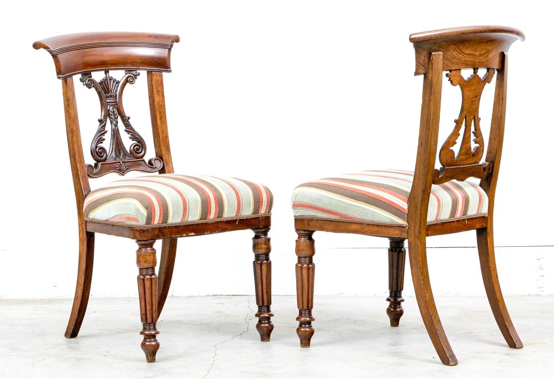 Néoclassique Paire de chaises d'appoint à dossier lyre de style néoclassique en vente