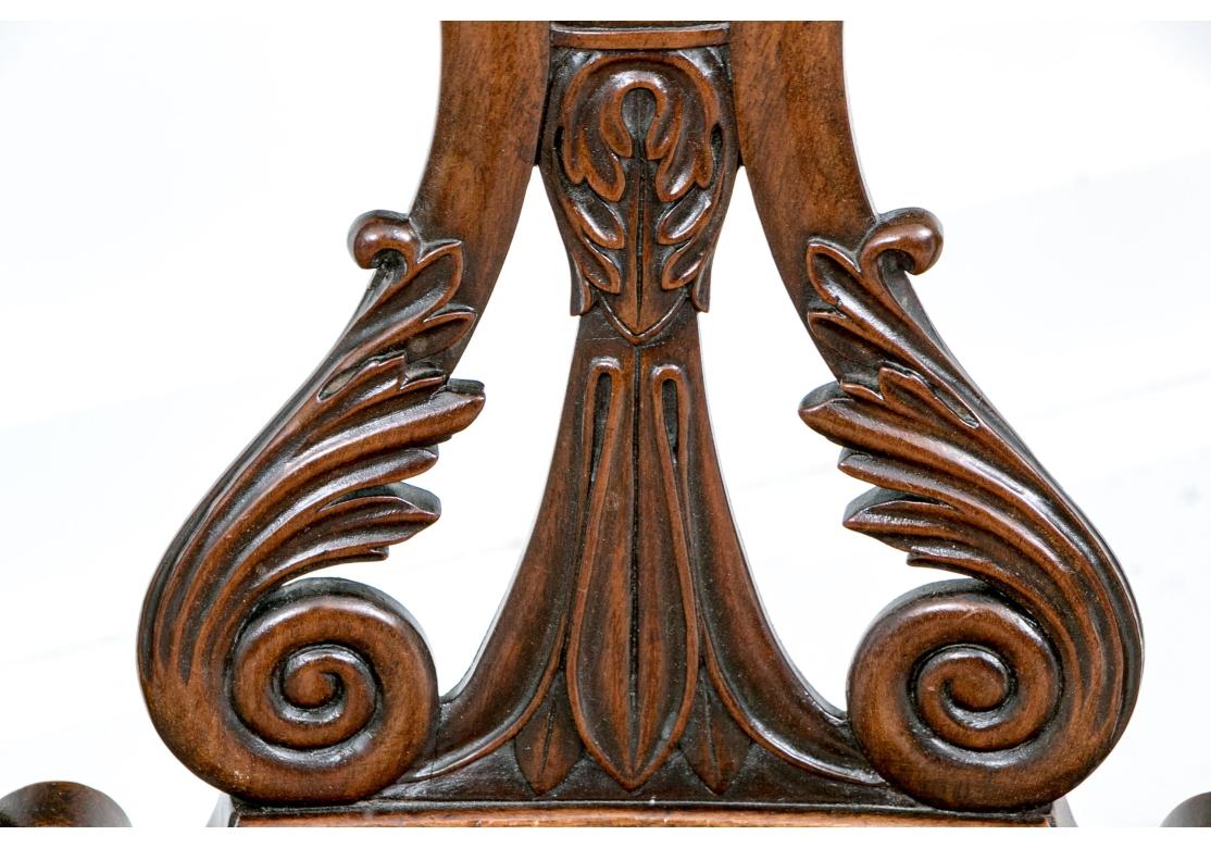 Sculpté Paire de chaises d'appoint à dossier lyre de style néoclassique en vente