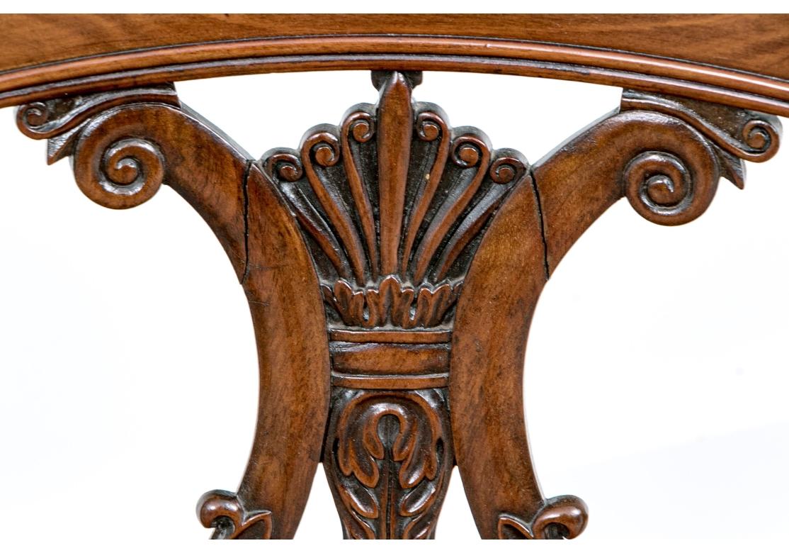 Tissu Paire de chaises d'appoint à dossier lyre de style néoclassique en vente