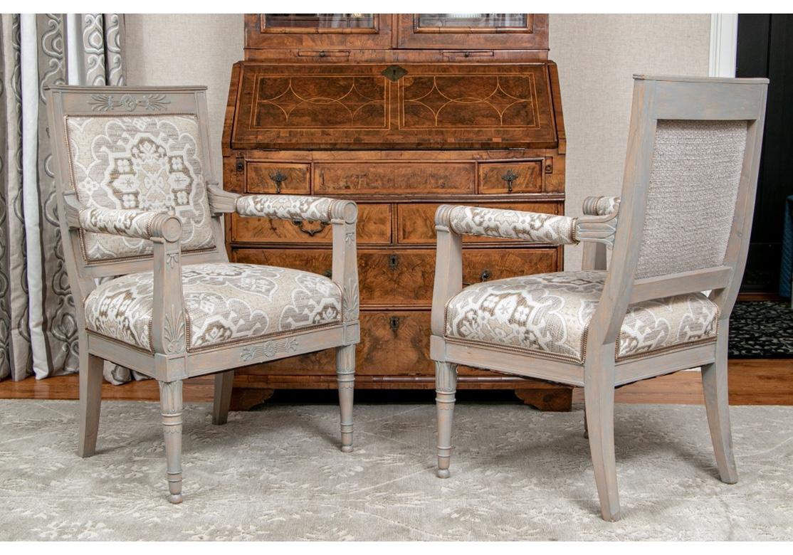 Coppia di raffinate poltrone decorate a vernice in stile neoclassico in vendita 10