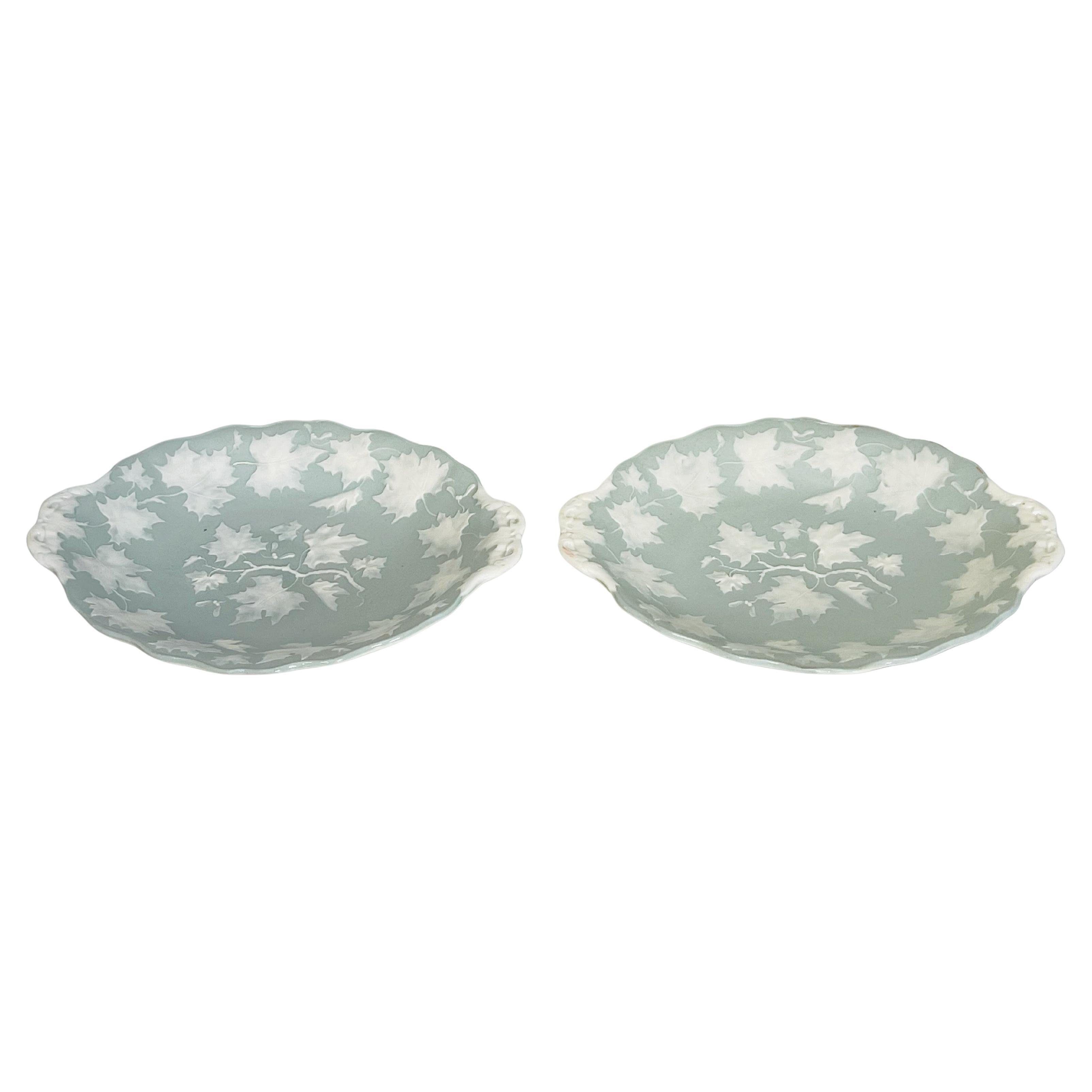 Pair of Art Nouveau platters, circa 1910.
Fine porcelain with celadon green inlay vine leaf decoration. Attributed to Limoges.
In perfect condition.

Length: 25.5 cm
Width: 21 cm
Height: 4 cm
Total weight: 850 g