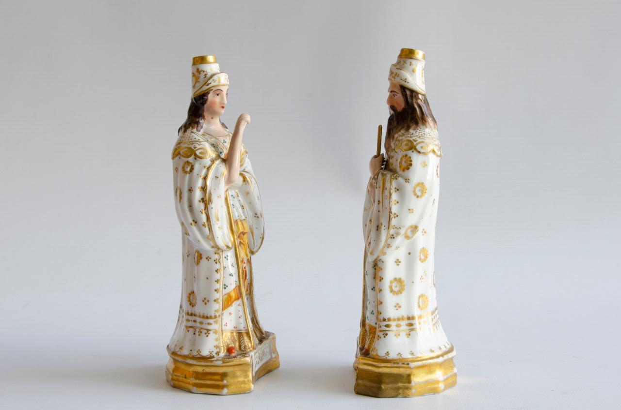 Pair of fine porcelains (couple dignitaries)
circa 18th century origin Europe
possible restoration in your hand (old)
one of them has the letters L.G incised.