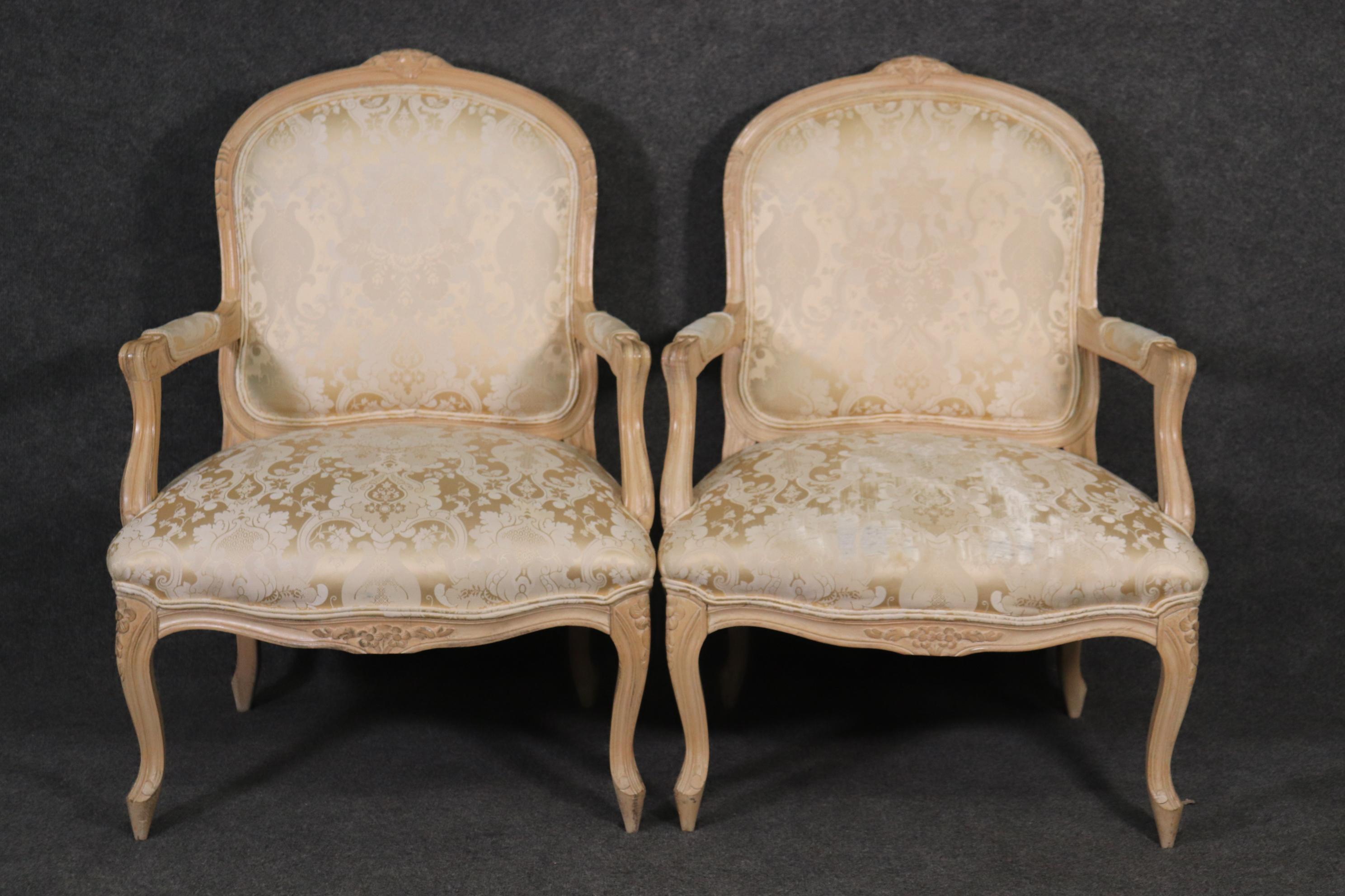 Pair of Fine Quality Carved Limed Beechwood French Louis XV Armchairs Curca 1940 In Good Condition For Sale In Swedesboro, NJ