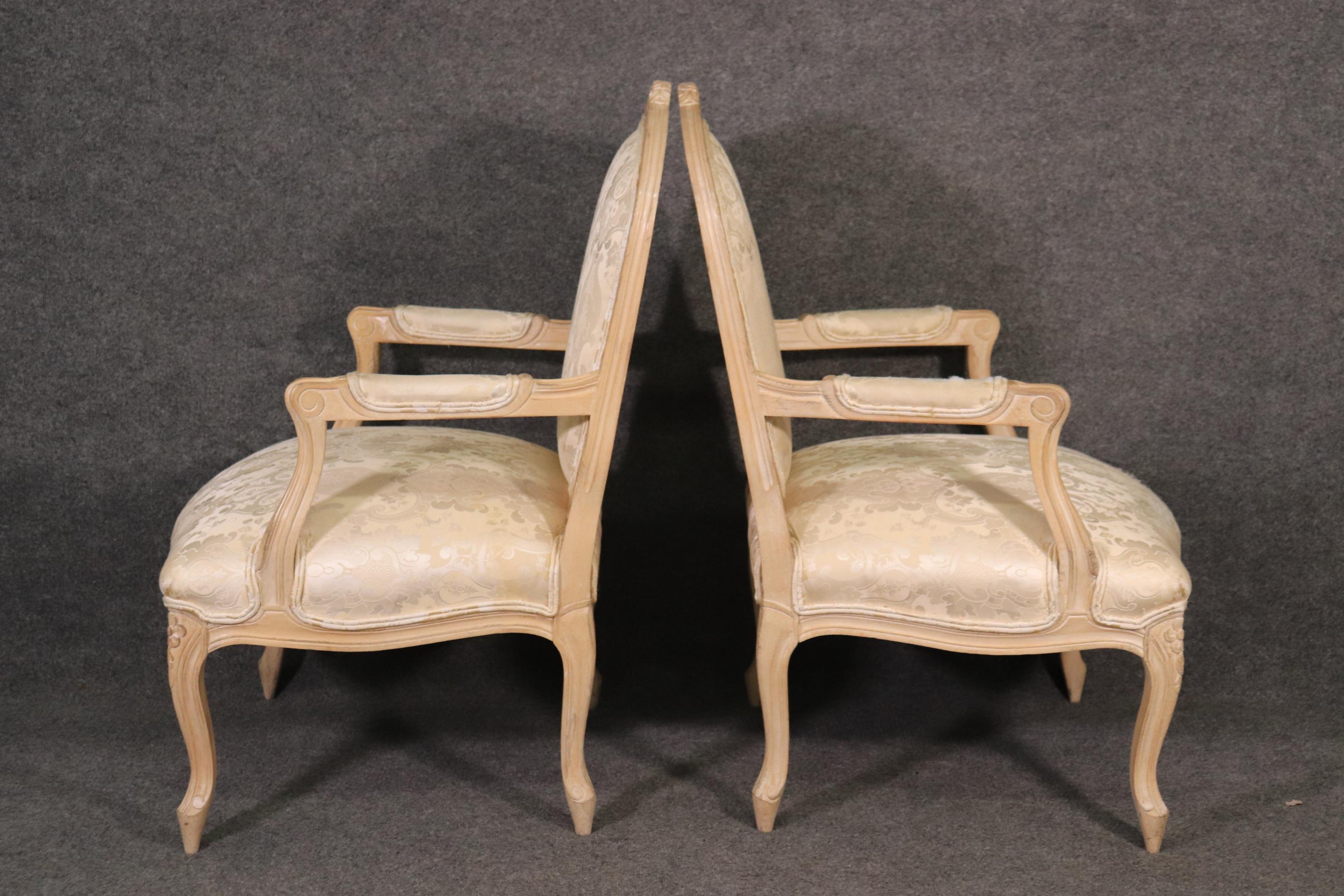 Mid-20th Century Pair of Fine Quality Carved Limed Beechwood French Louis XV Armchairs Curca 1940 For Sale