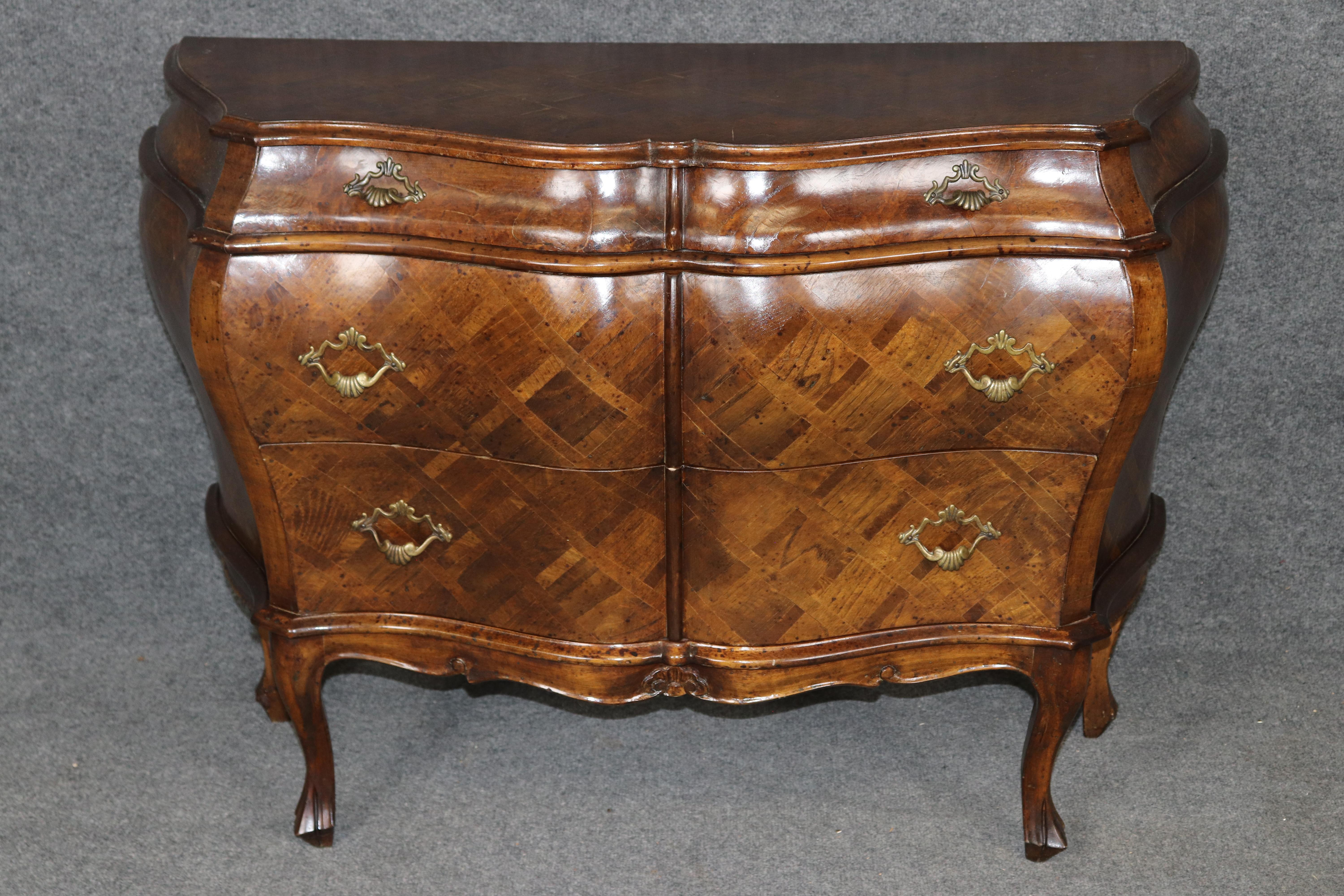 Pair of Fine Quality Italian-Made Olivewood Marquetry Three Drawer Commodes In Good Condition For Sale In Swedesboro, NJ