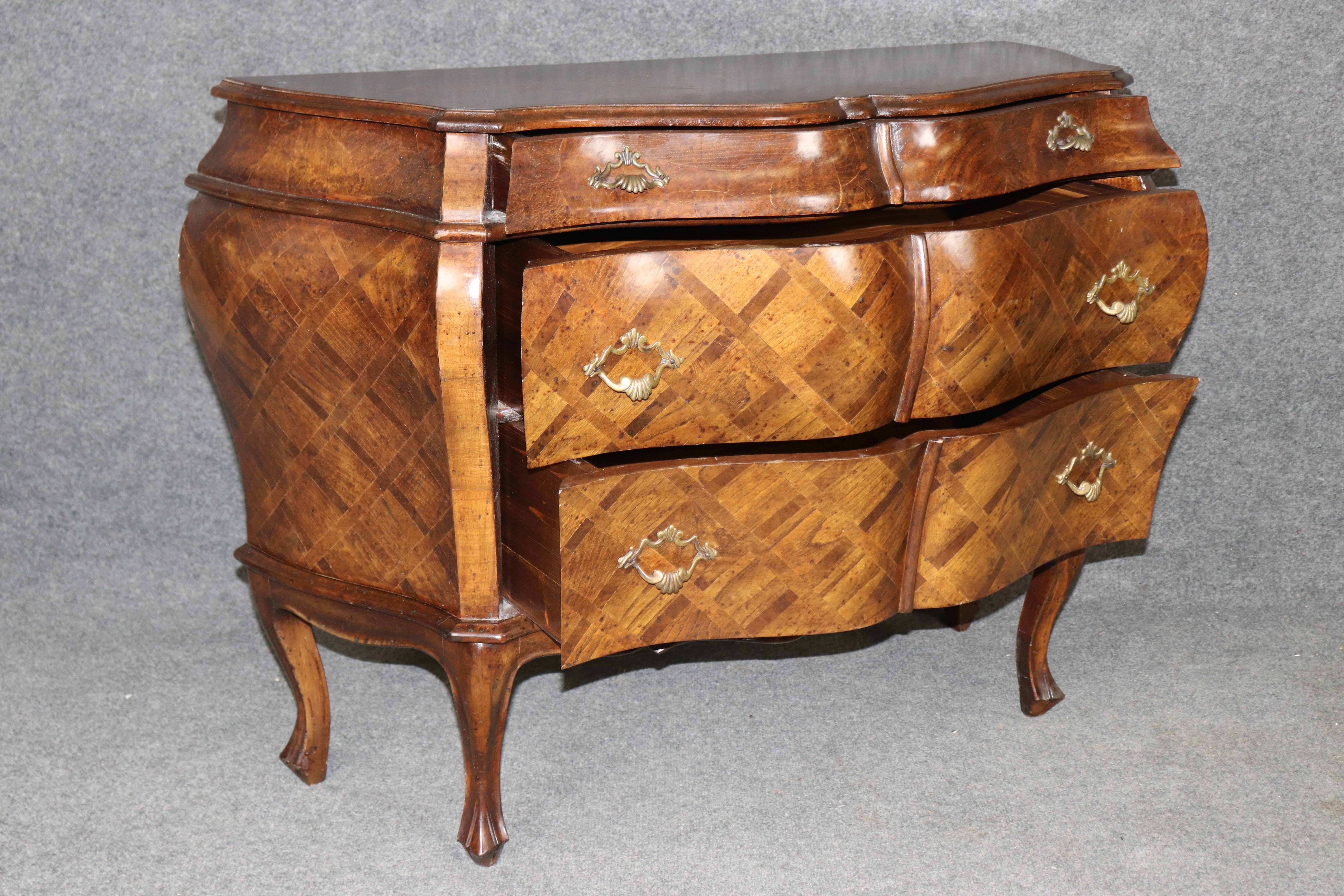 Mid-20th Century Pair of Fine Quality Italian-Made Olivewood Marquetry Three Drawer Commodes For Sale