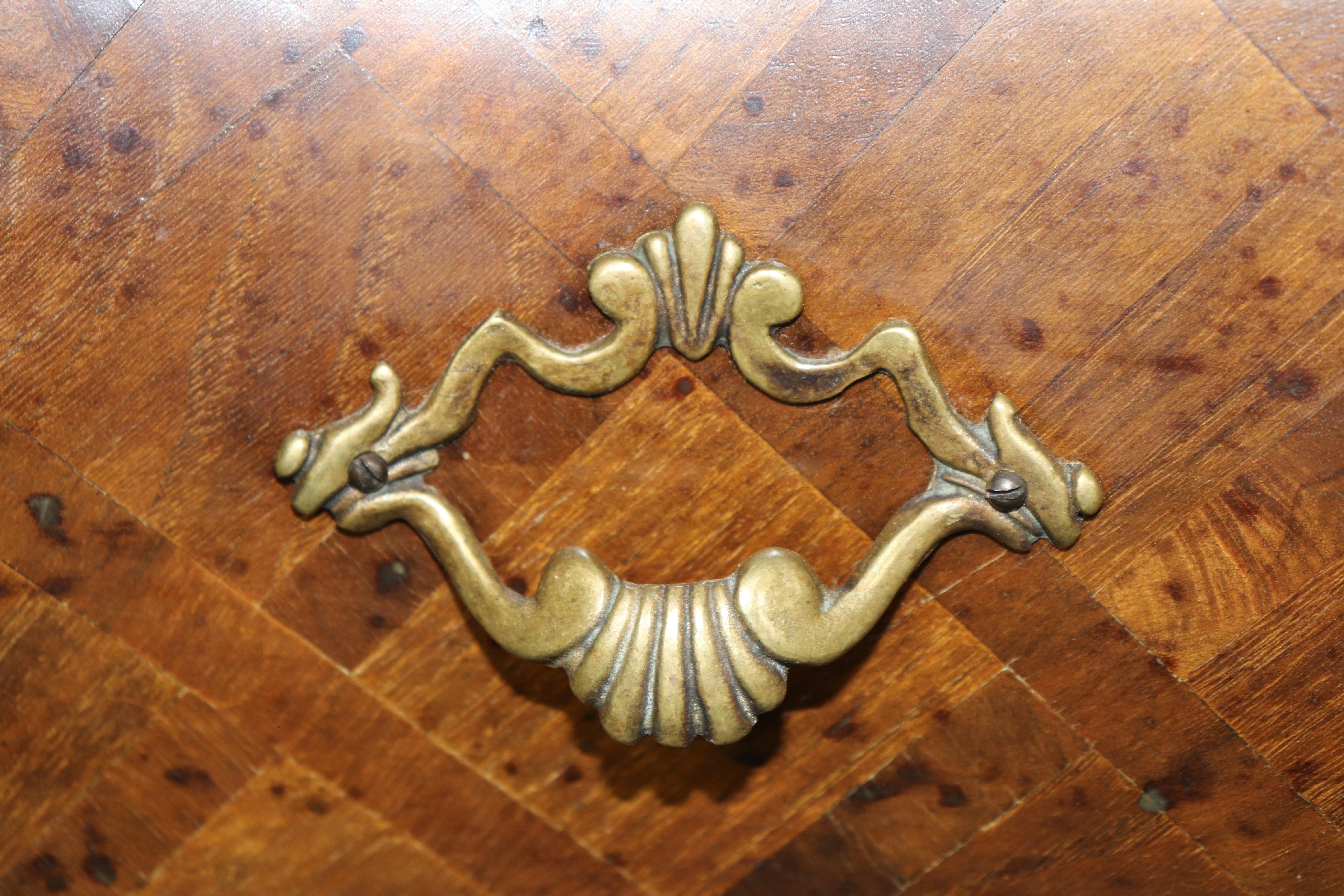 Pair of Fine Quality Italian-Made Olivewood Marquetry Three Drawer Commodes For Sale 2
