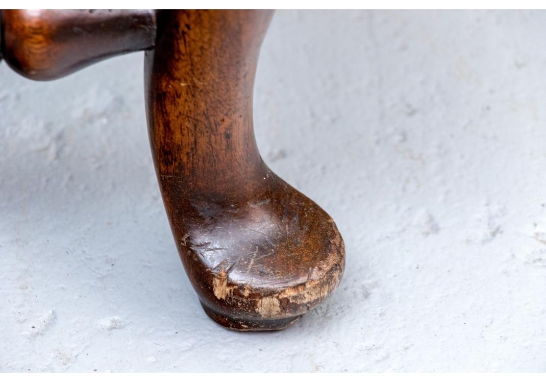 Pair Of Fine Quality Upholstered Chairs And A Half im Zustand „Starke Gebrauchsspuren“ im Angebot in Bridgeport, CT