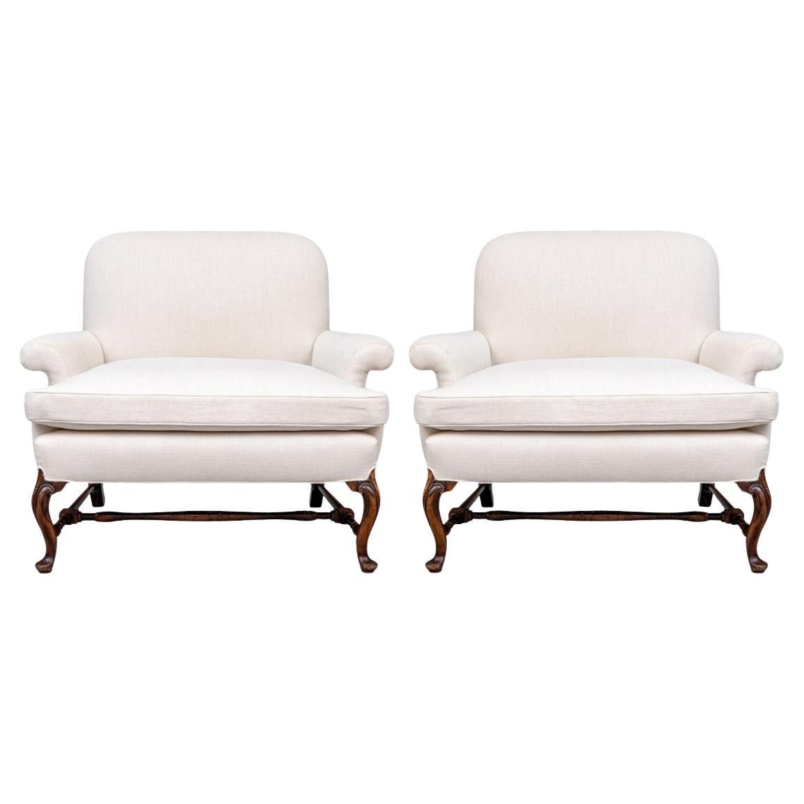 Paire de chaises tapissées de qualité et demi