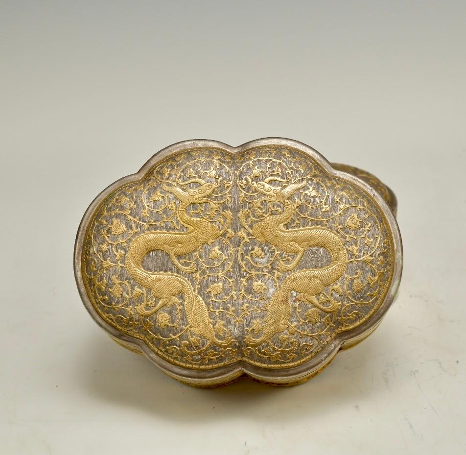 Pair of Fine Repousse Elegant Form Boxes In Excellent Condition In New York, NY