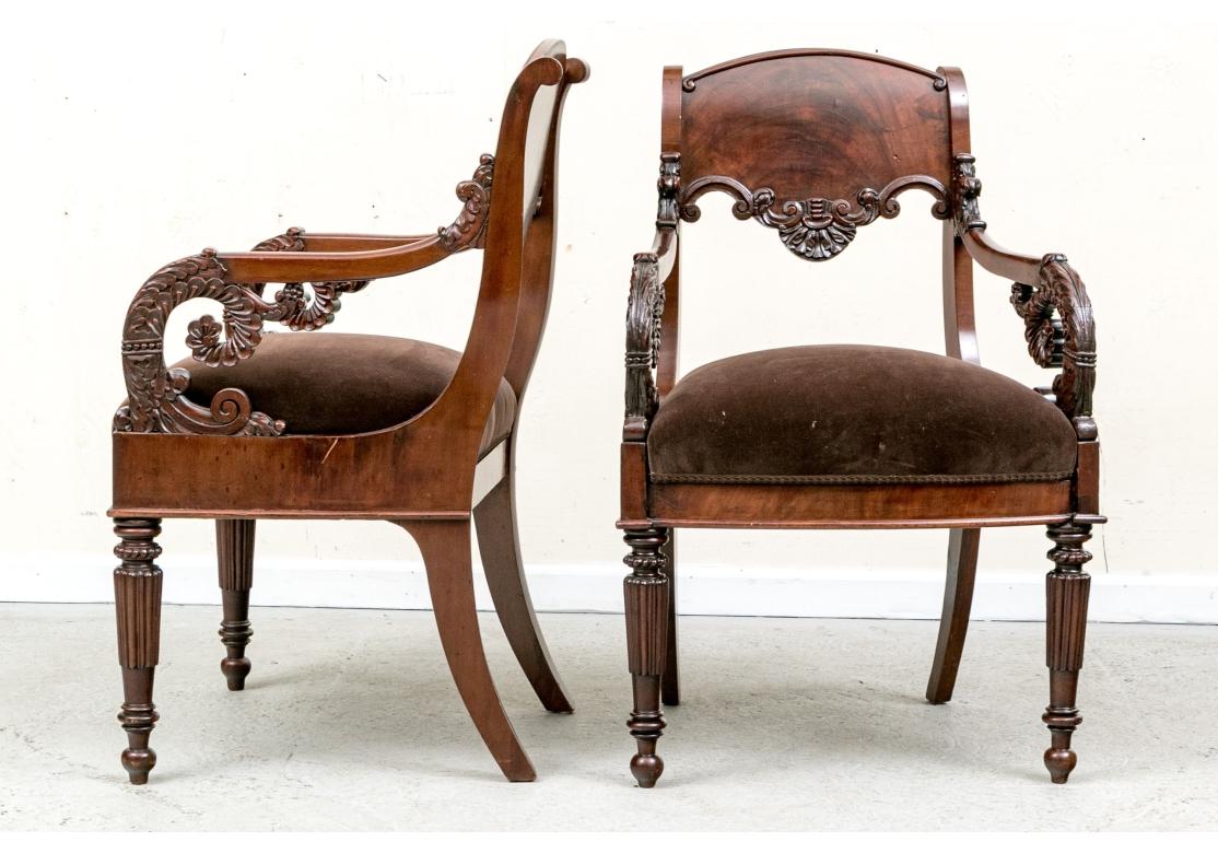 Sculpté Paire de fauteuils victoriens très sculptés en vente