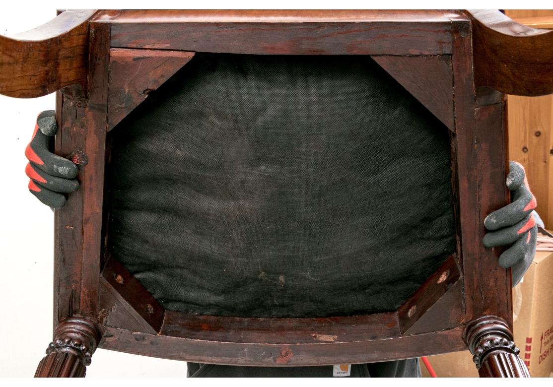 XIXe siècle Paire de fauteuils victoriens très sculptés en vente