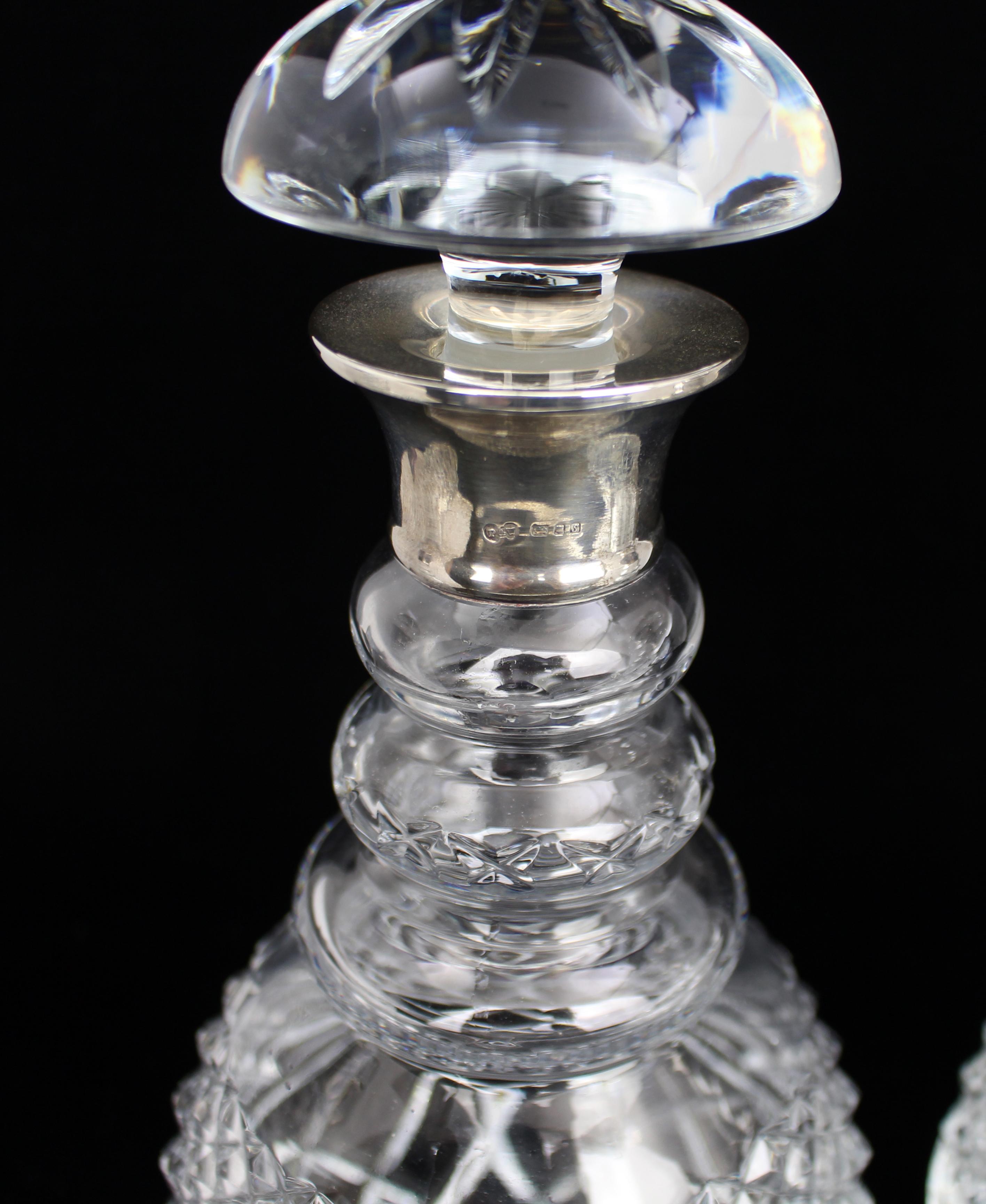 Paire de carafes à décanter en verre taillé, à collier en argent, de style Vintage Bon état - En vente à Worcester, GB