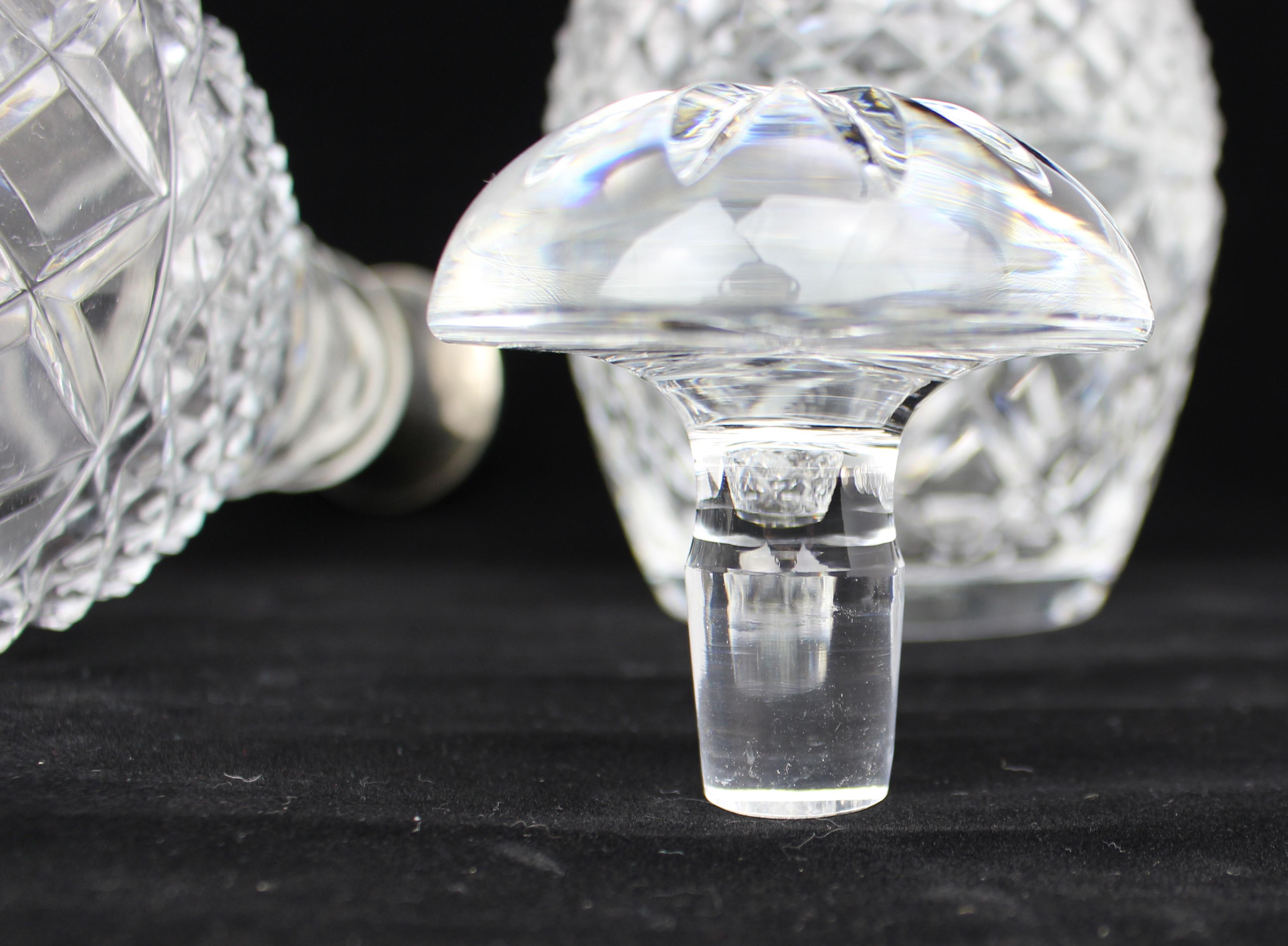 Paire de carafes à décanter en verre taillé, à collier en argent, de style Vintage en vente 2