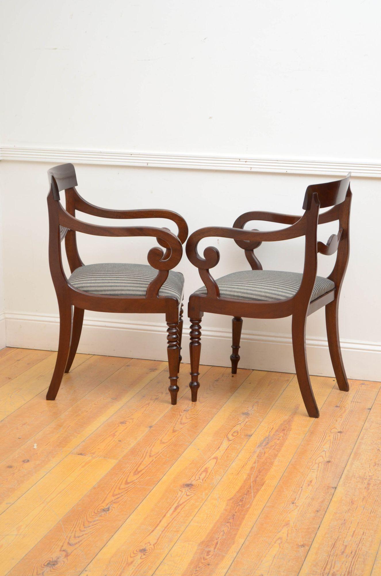 Pair of Fine William IV Carver Chairs in Mahogany For Sale 2