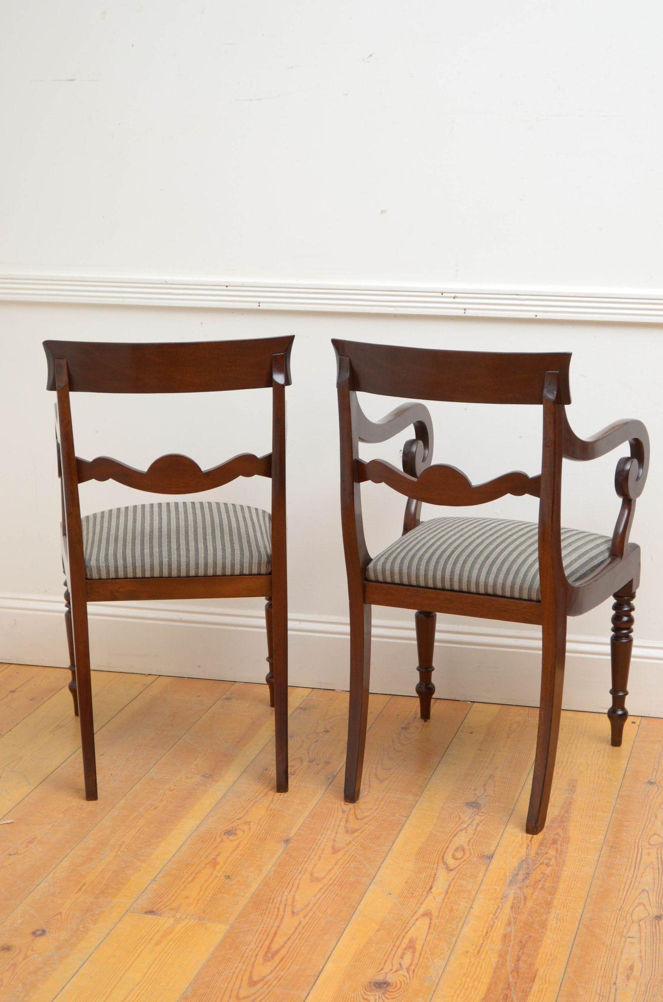 Pair of Fine William IV Carver Chairs in Mahogany For Sale 3