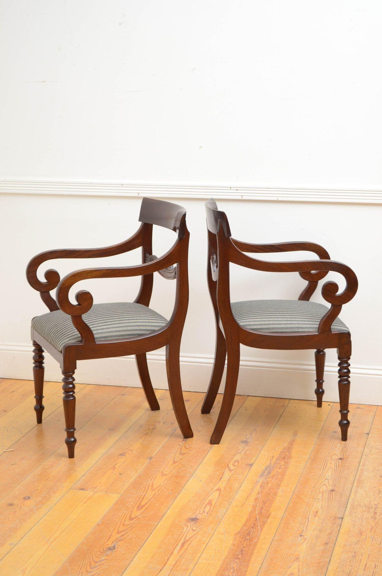 Pair of Fine William IV Carver Chairs in Mahogany For Sale 4
