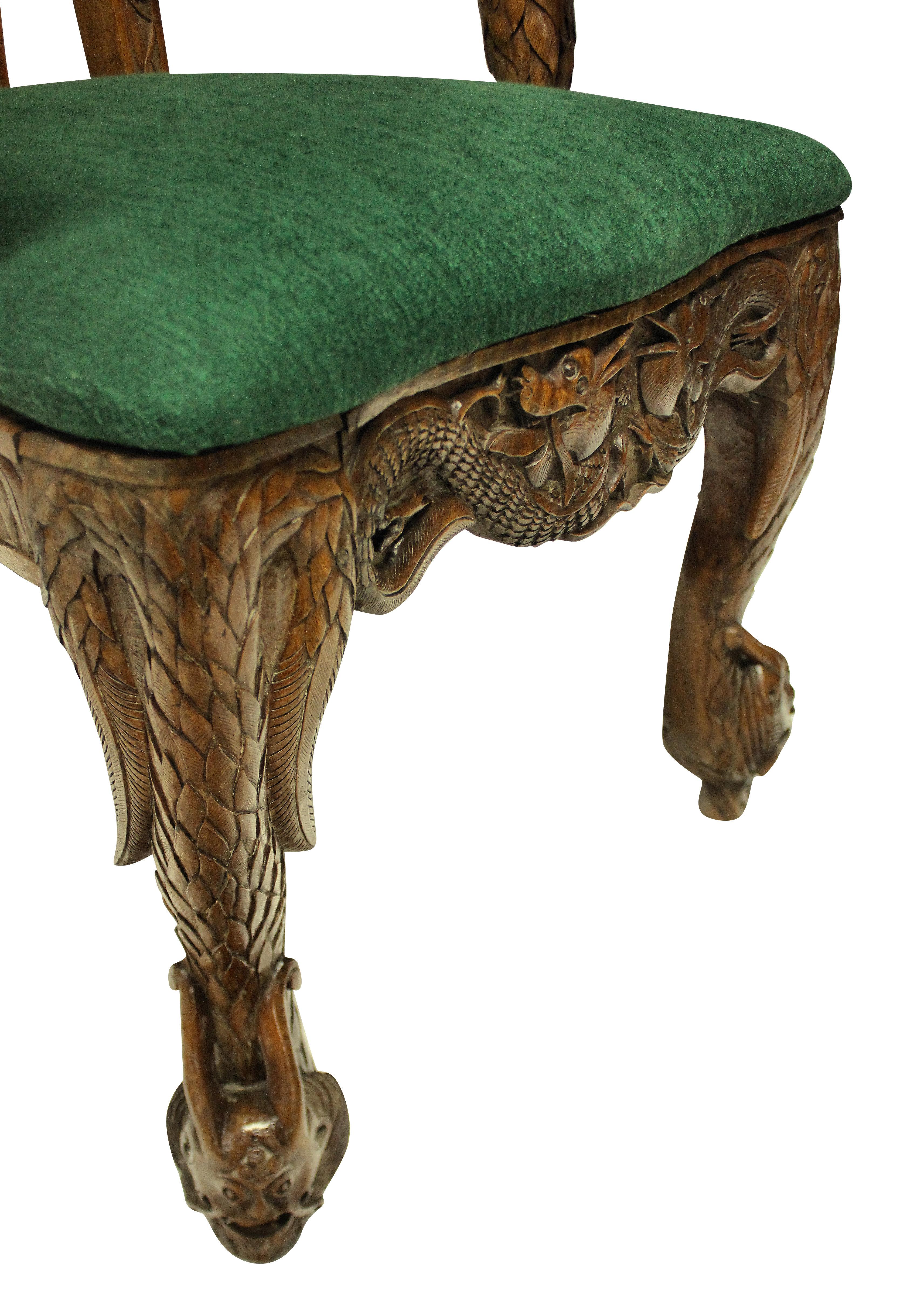 Ein Paar fein geschnitzte chinesische Sessel aus dem 19. Jahrhundert (Teakholz) im Angebot
