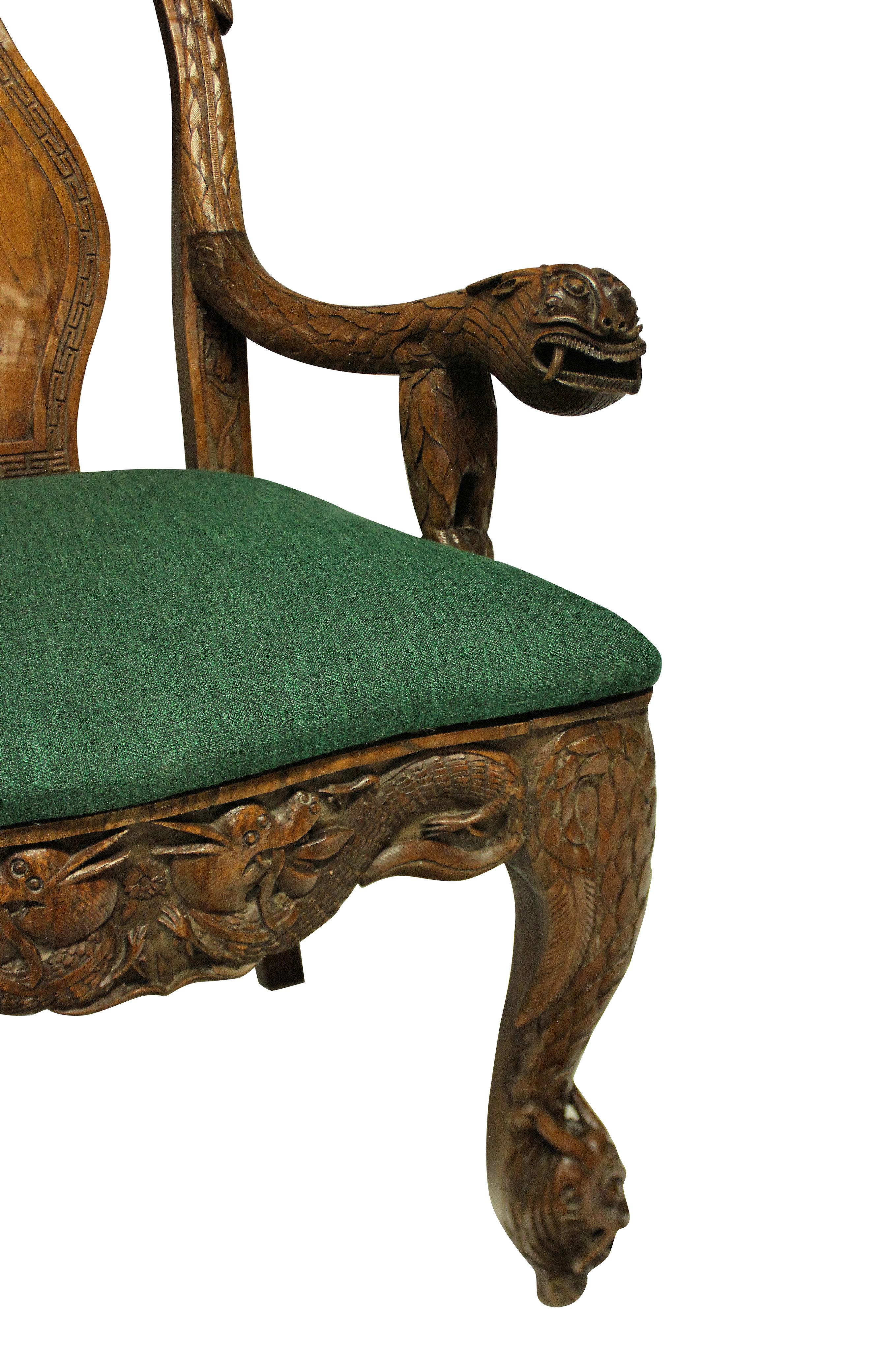 Paire de fauteuils chinois du 19ème siècle finement sculptés en vente 1