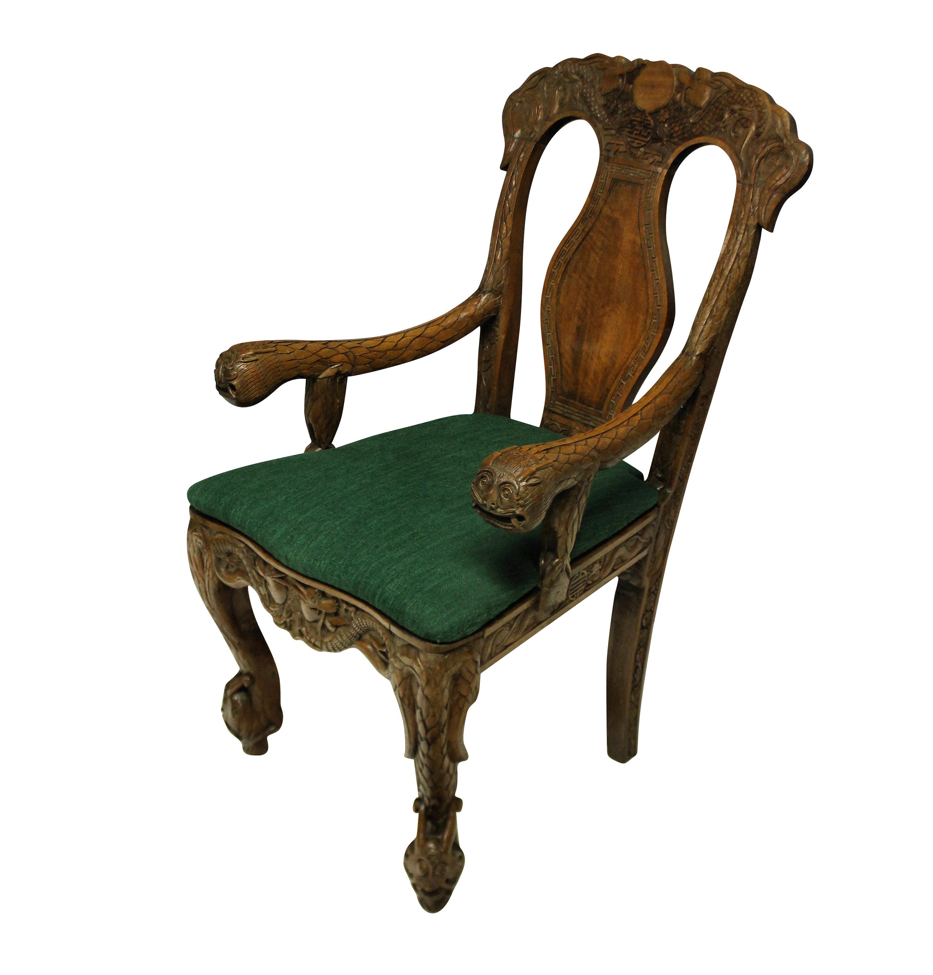 Paire de fauteuils chinois du 19ème siècle finement sculptés en vente 3