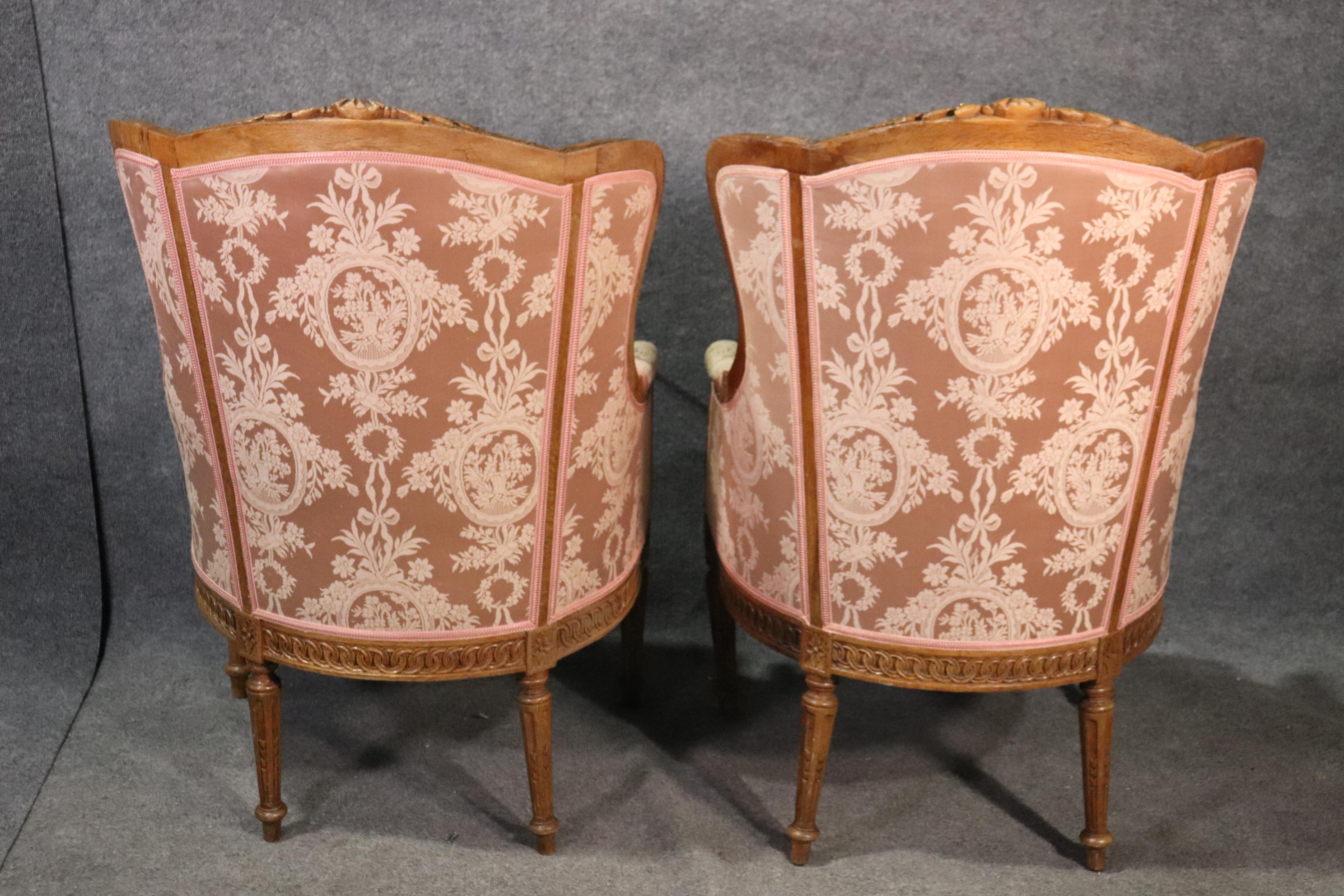 Pair of Finely Carved French Louis XV Oak Wingback Bergère Chairs, circa 1890 In Good Condition In Swedesboro, NJ