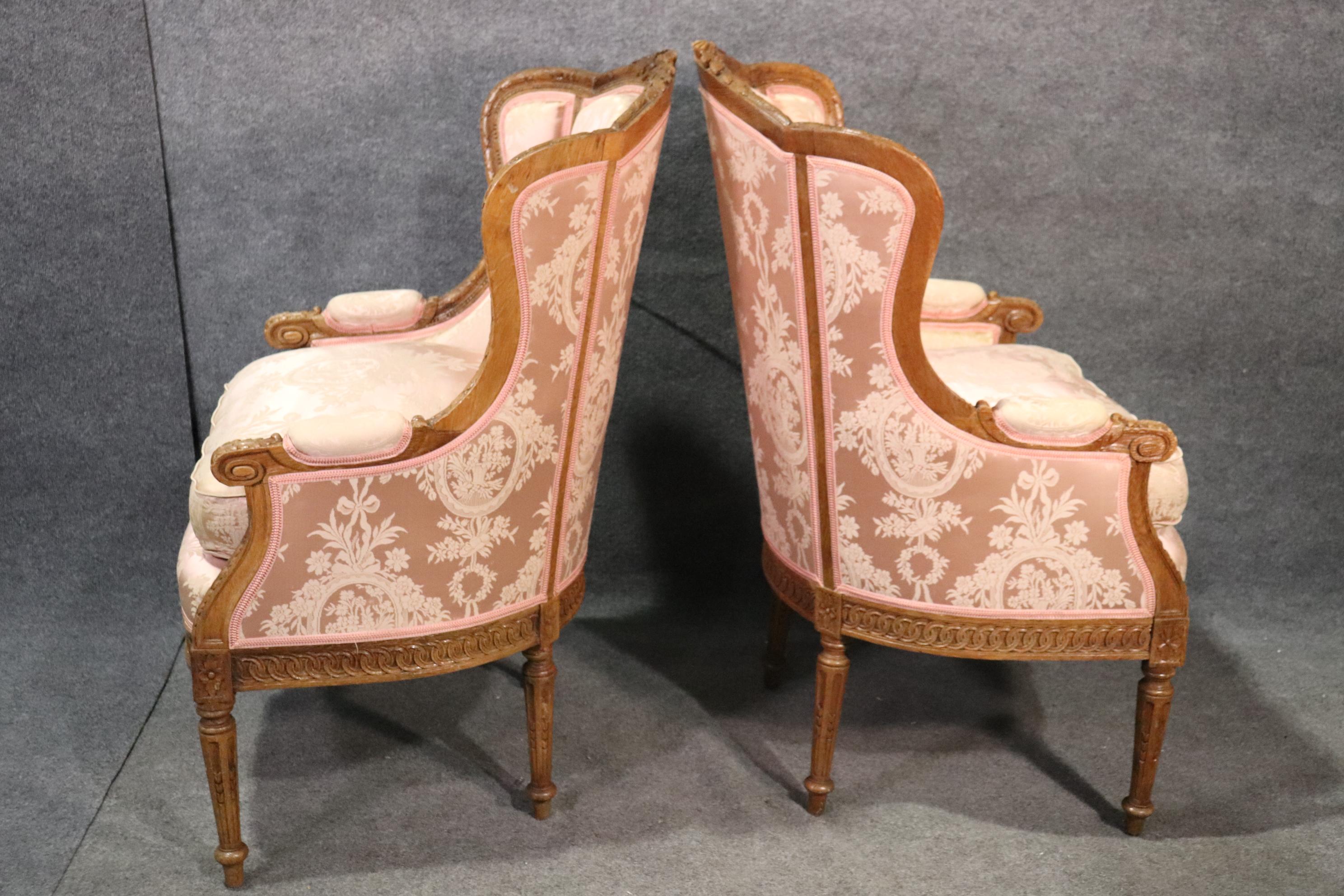Late 19th Century Pair of Finely Carved French Louis XV Oak Wingback Bergère Chairs, circa 1890