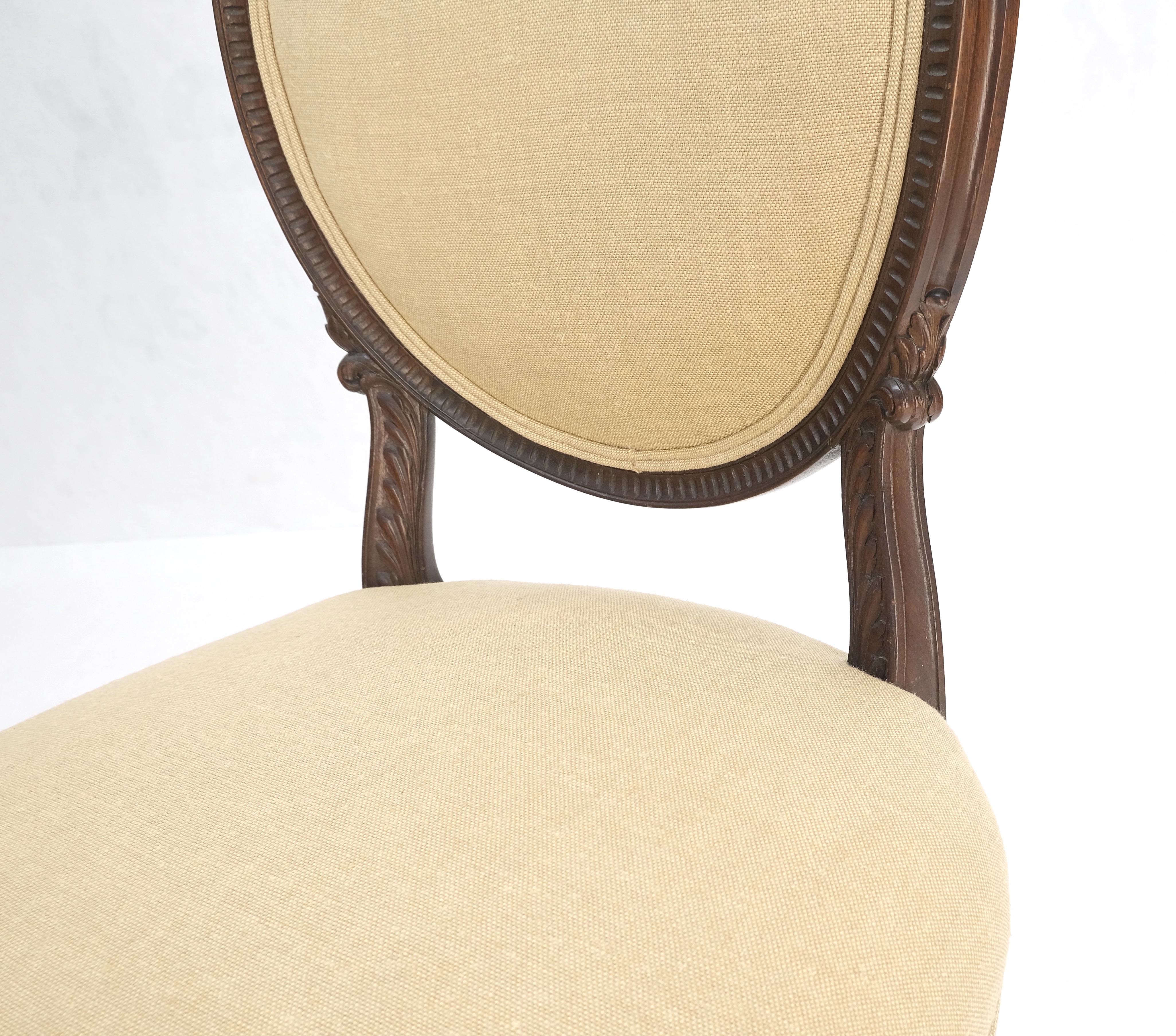 Laqué Paire de chaises d'appoint à dossier camée en noyer finement sculpté Louis XVi Chaises d'appoint à dossier camée New Upholster en vente