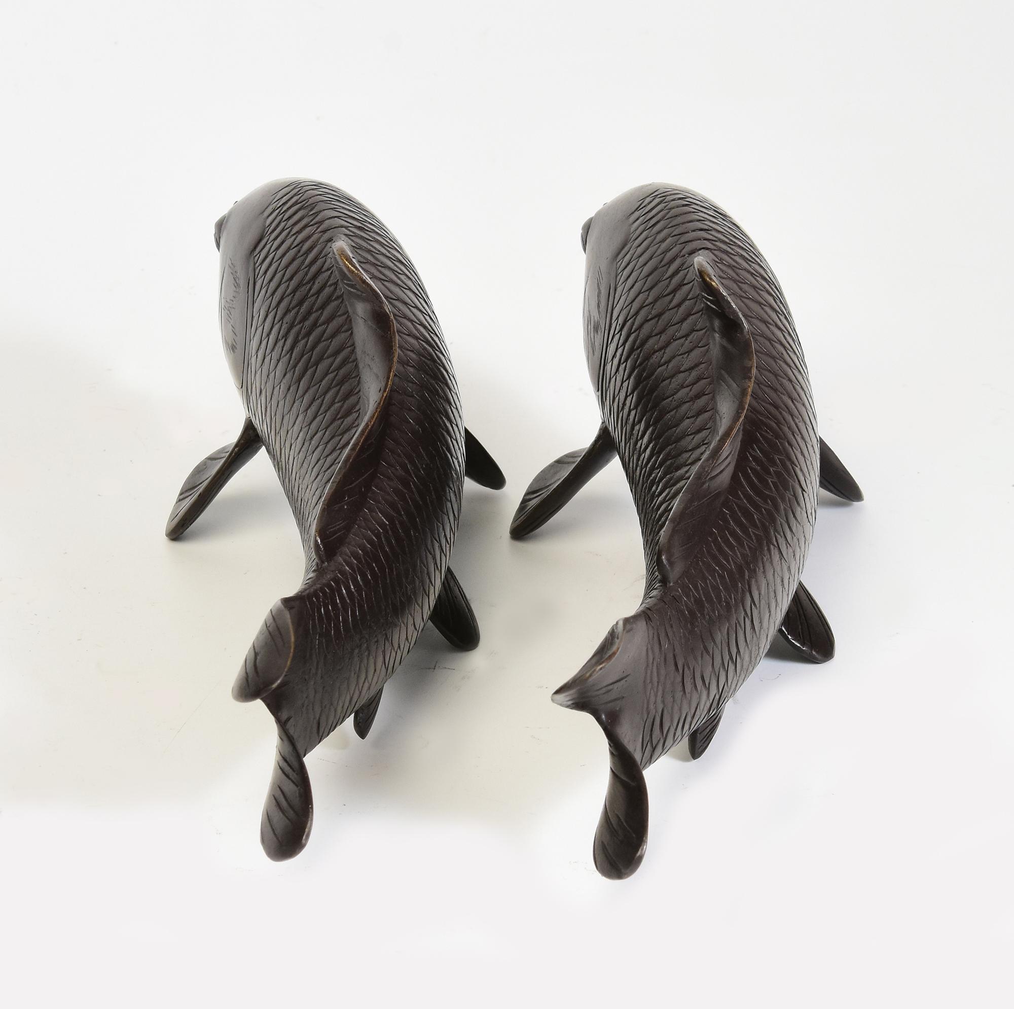 A Pair of Finely Cast Asian Bronze Fish Animal Statues For Sale 5