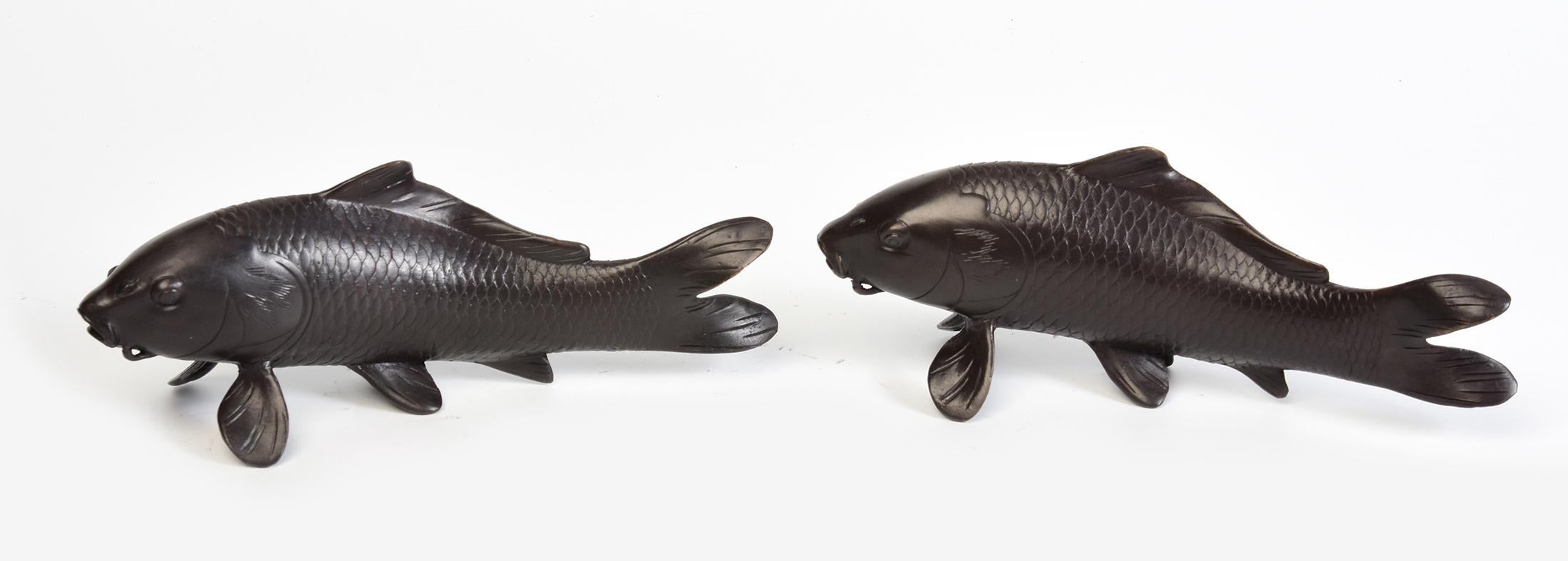 A pair of finely cast Asian bronze fish animal statues.

Age: Contemporary
Size: Length 24.4 C.M.  / Width 8 C.M. / Height 9.5 C.M.
Condition: Nice condition overall.