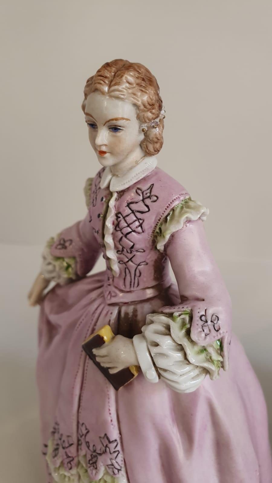 Pair of antique porcelain ladies made in Sitzendorf (Germany) from the 19th cent For Sale 2