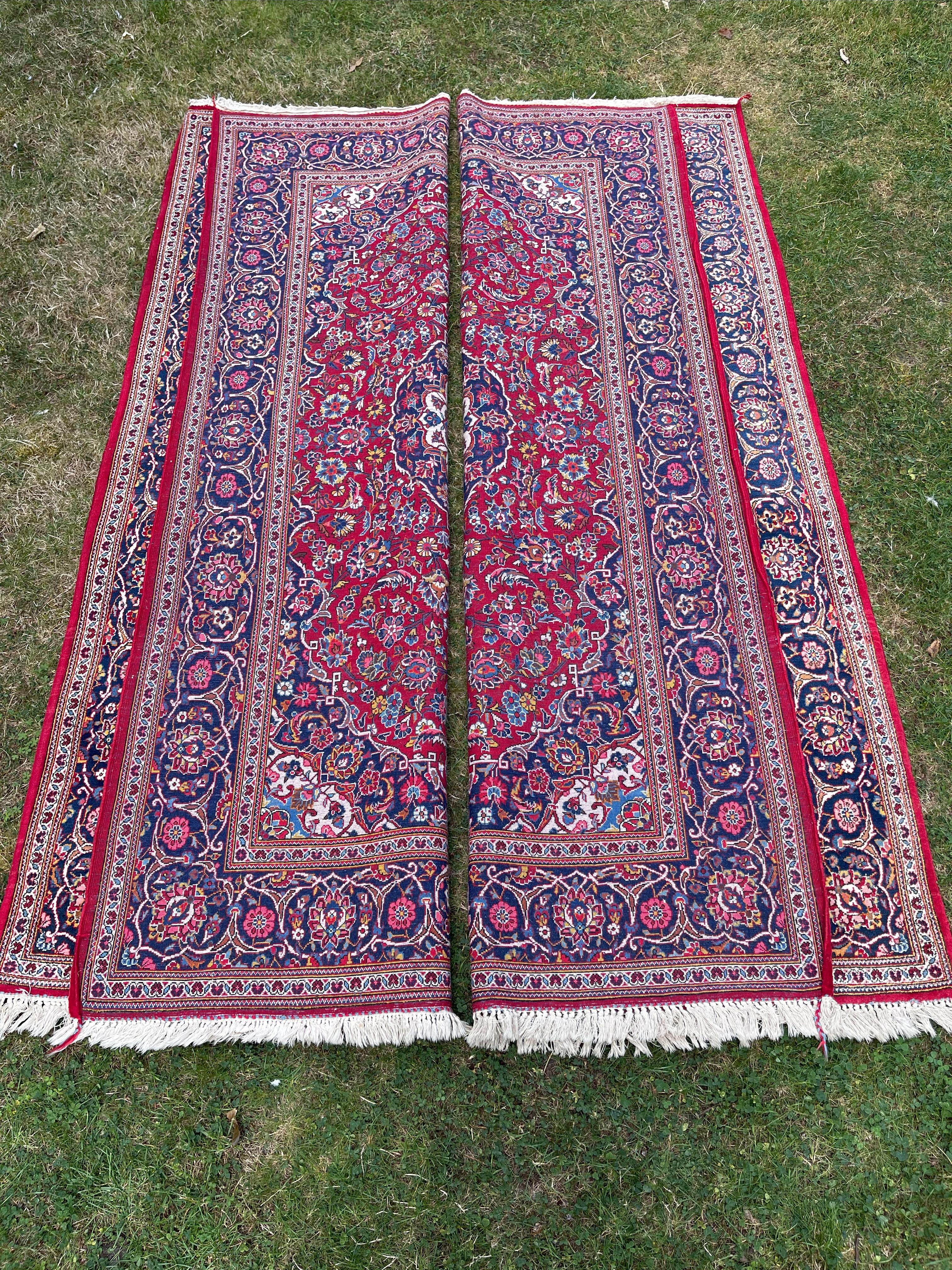 Pair of finely knotted wool Persian Kashan rugs For Sale 4