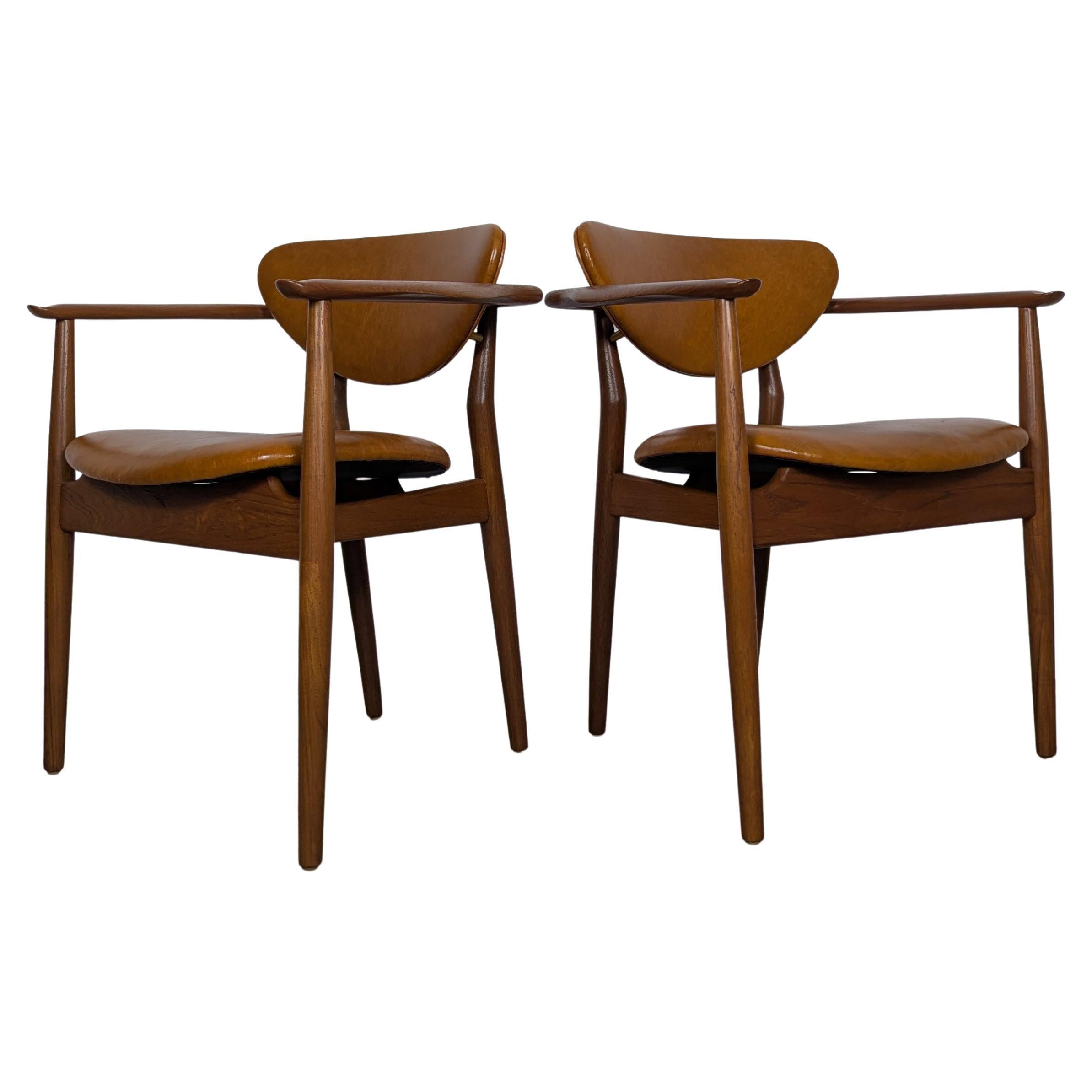 Paar von  Finn Juhl '109' Sessel aus Teakholz, cognacfarbenem Leder und Messing, 1946