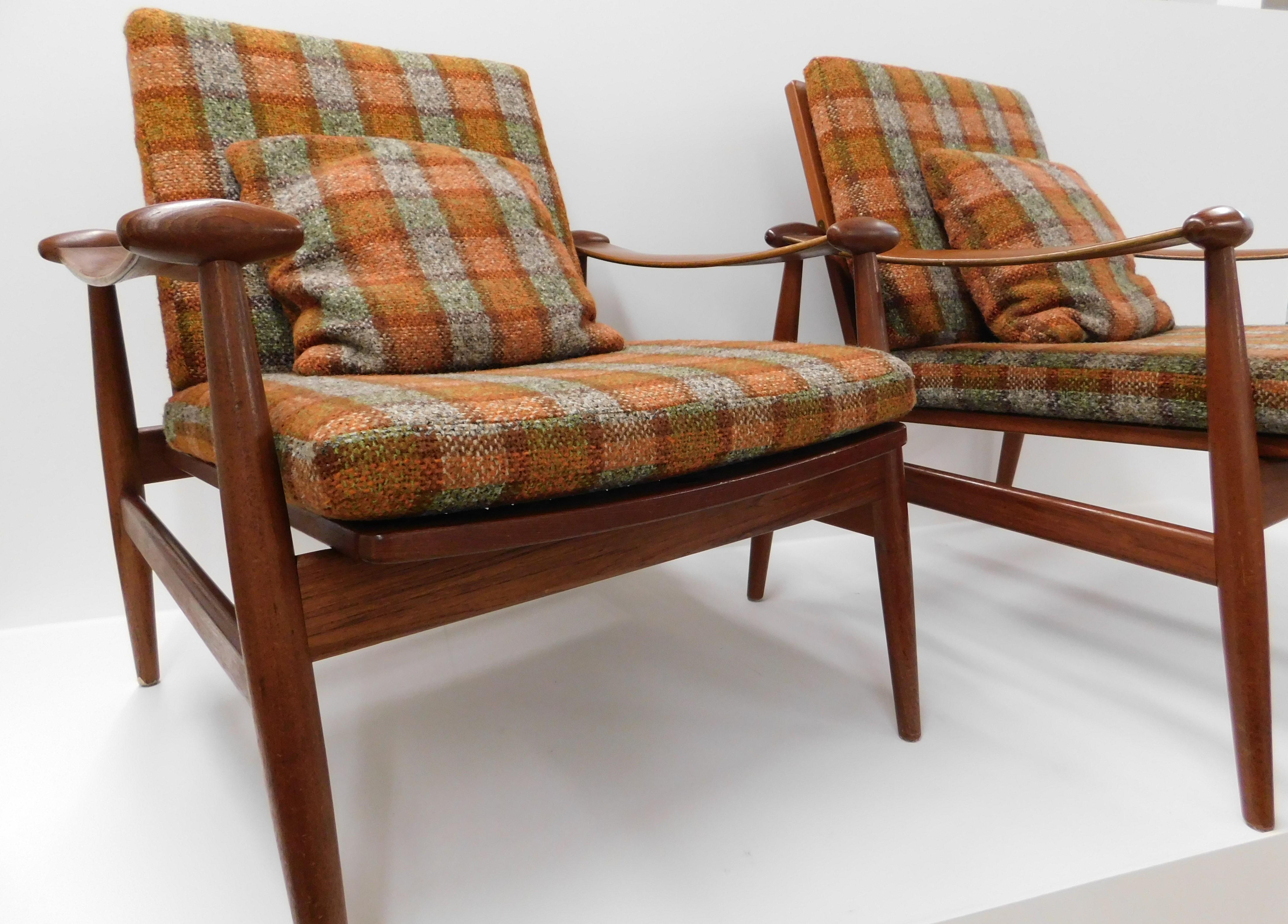 Pair of Finn Juhl 1953 Spade Teak Lounge Chair by France & Daverkosen Denmark In Good Condition In Hamilton, Ontario