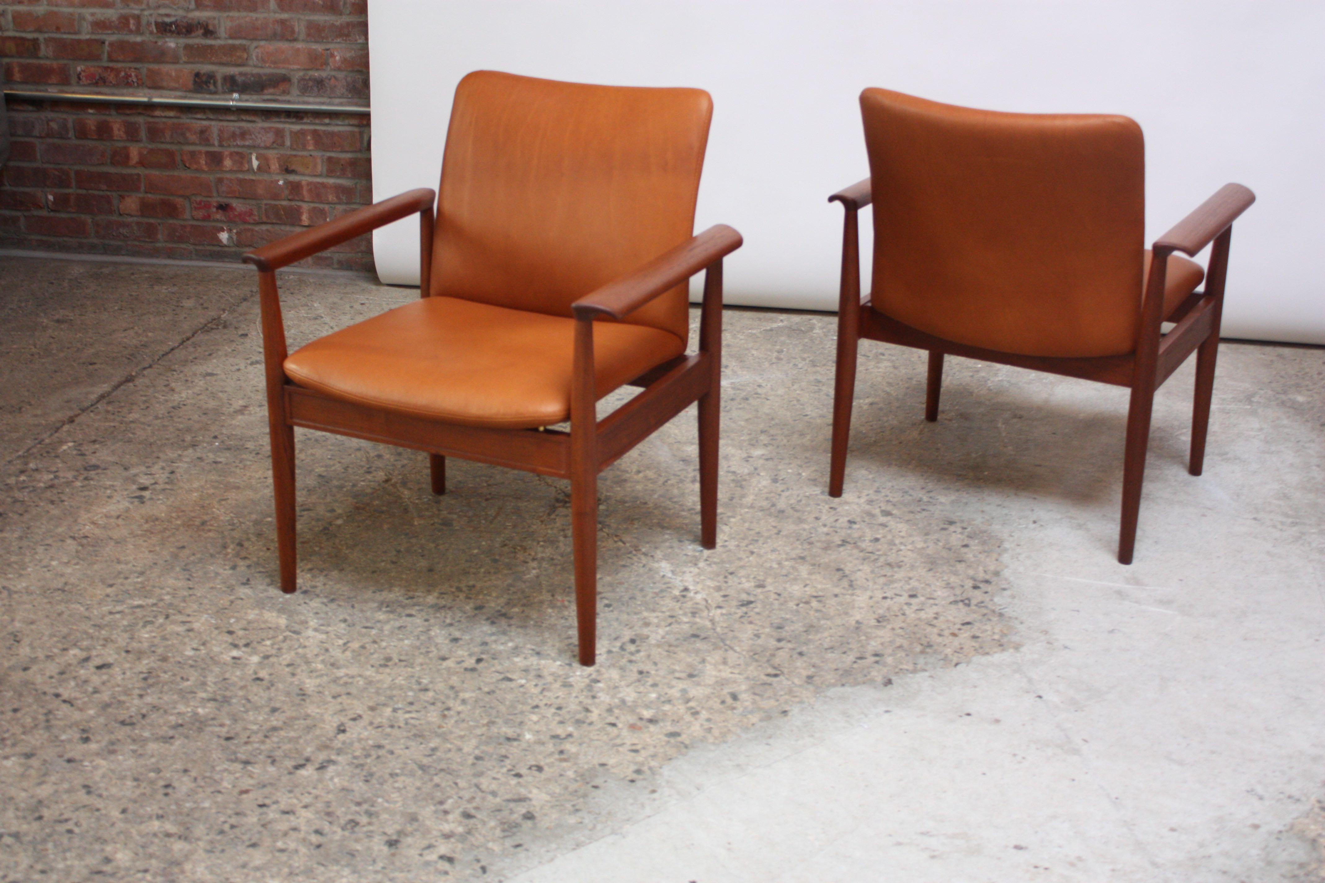 Mid-20th Century Pair of Finn Juhl Diplomat Armchairs for France & Son in Leather and Teak