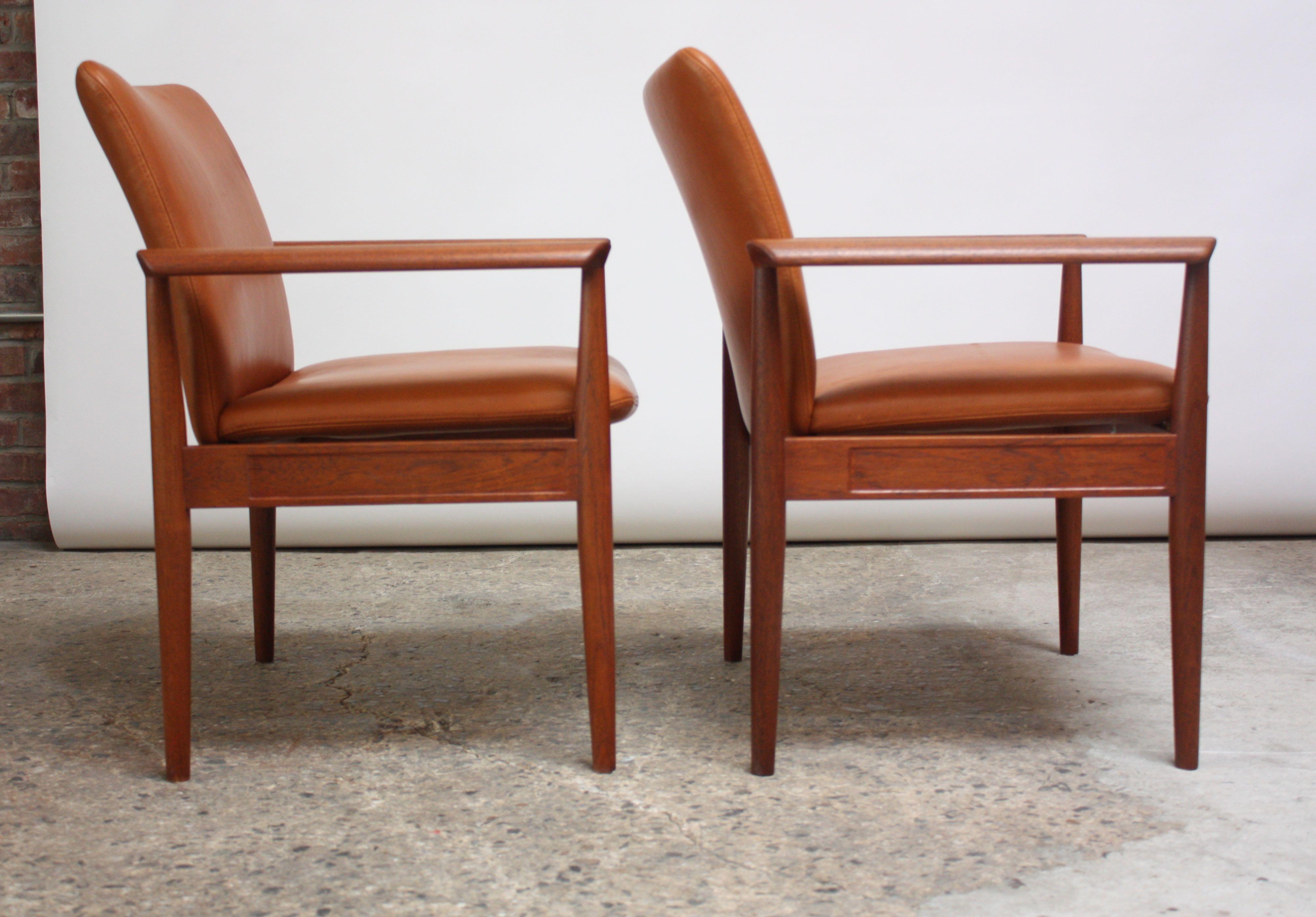 Pair of Finn Juhl Diplomat Armchairs for France & Son in Leather and Teak 1