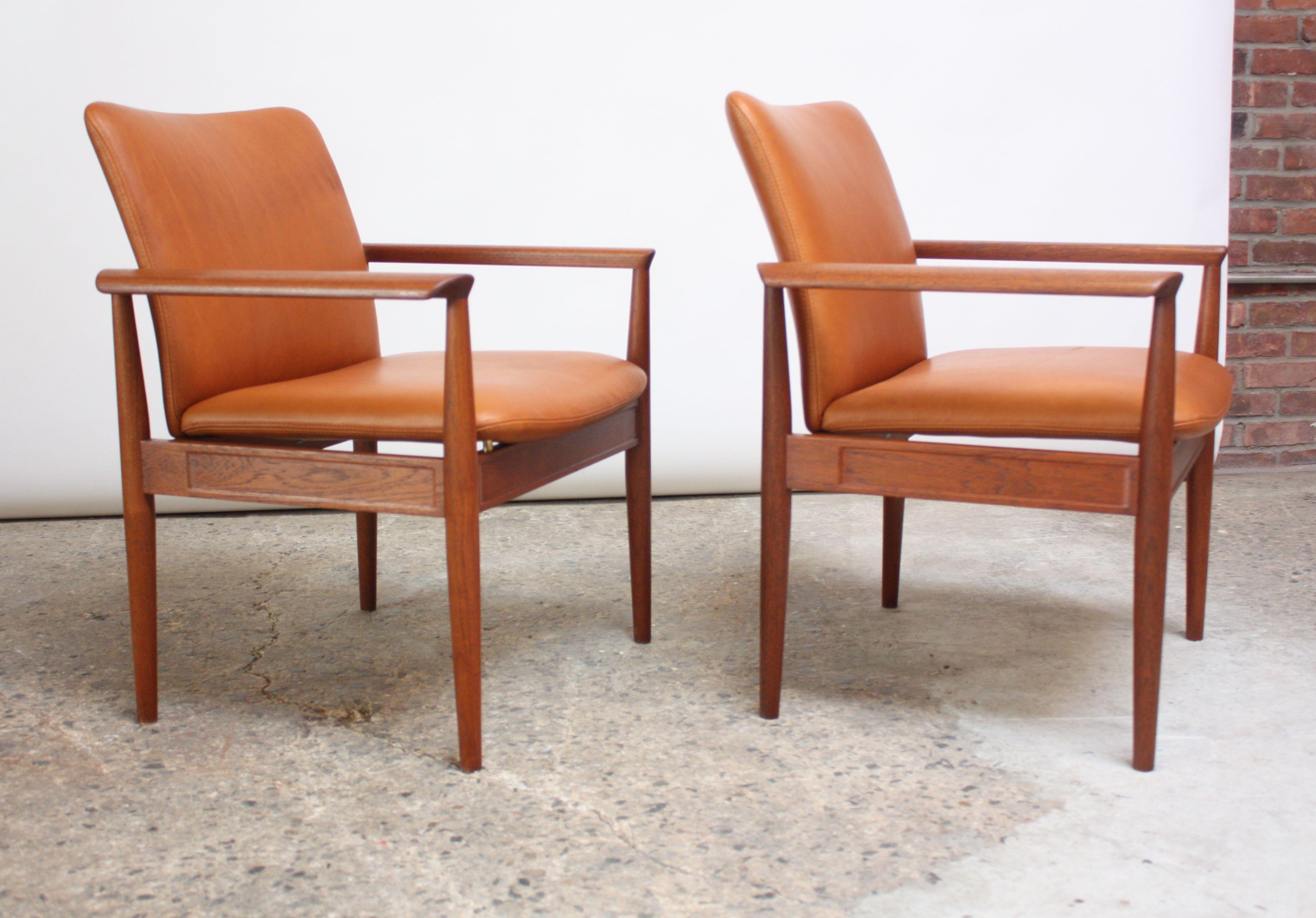 Pair of Finn Juhl Diplomat Armchairs for France & Son in Leather and Teak 2