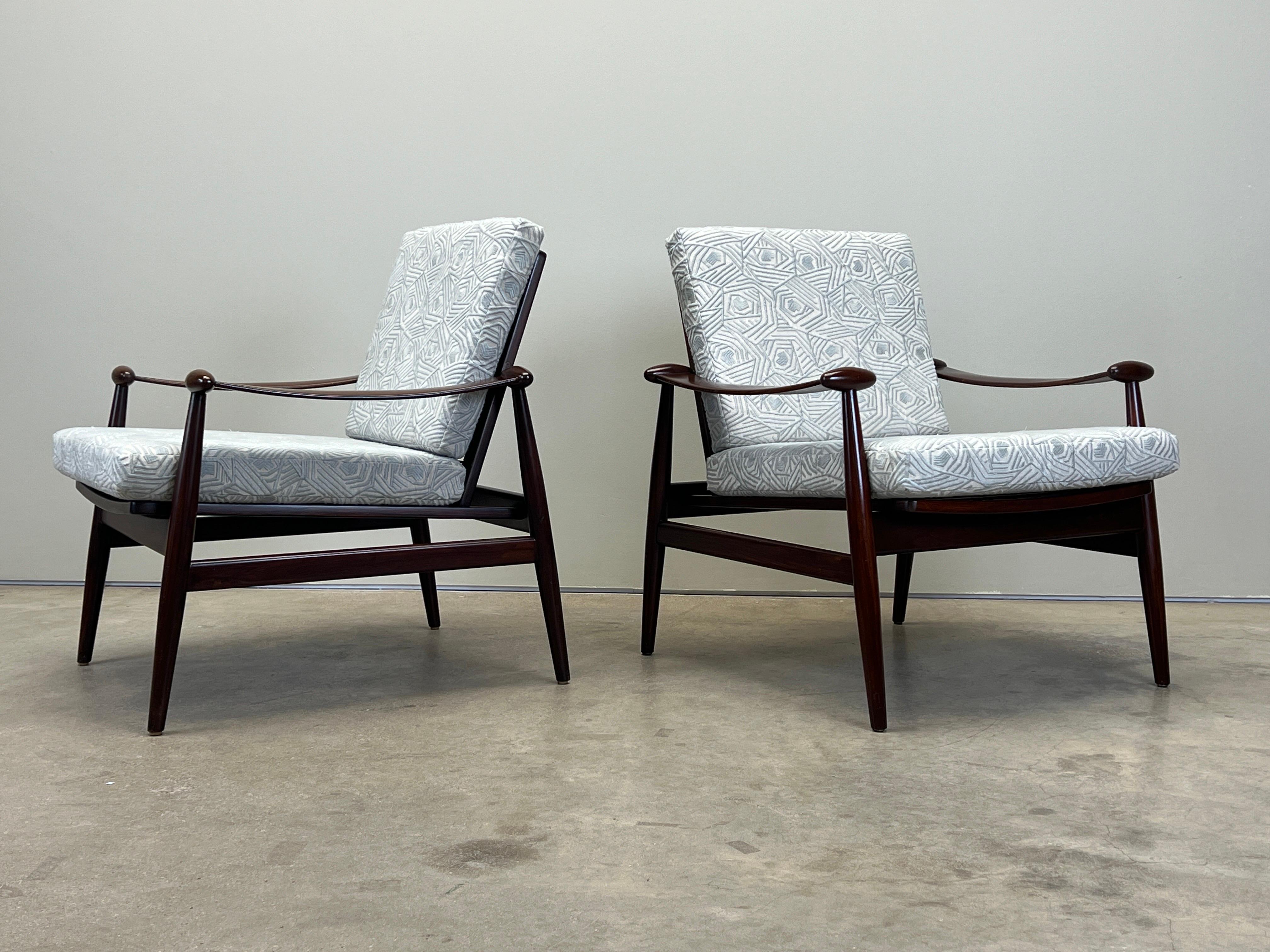 A pair of model FD 133 