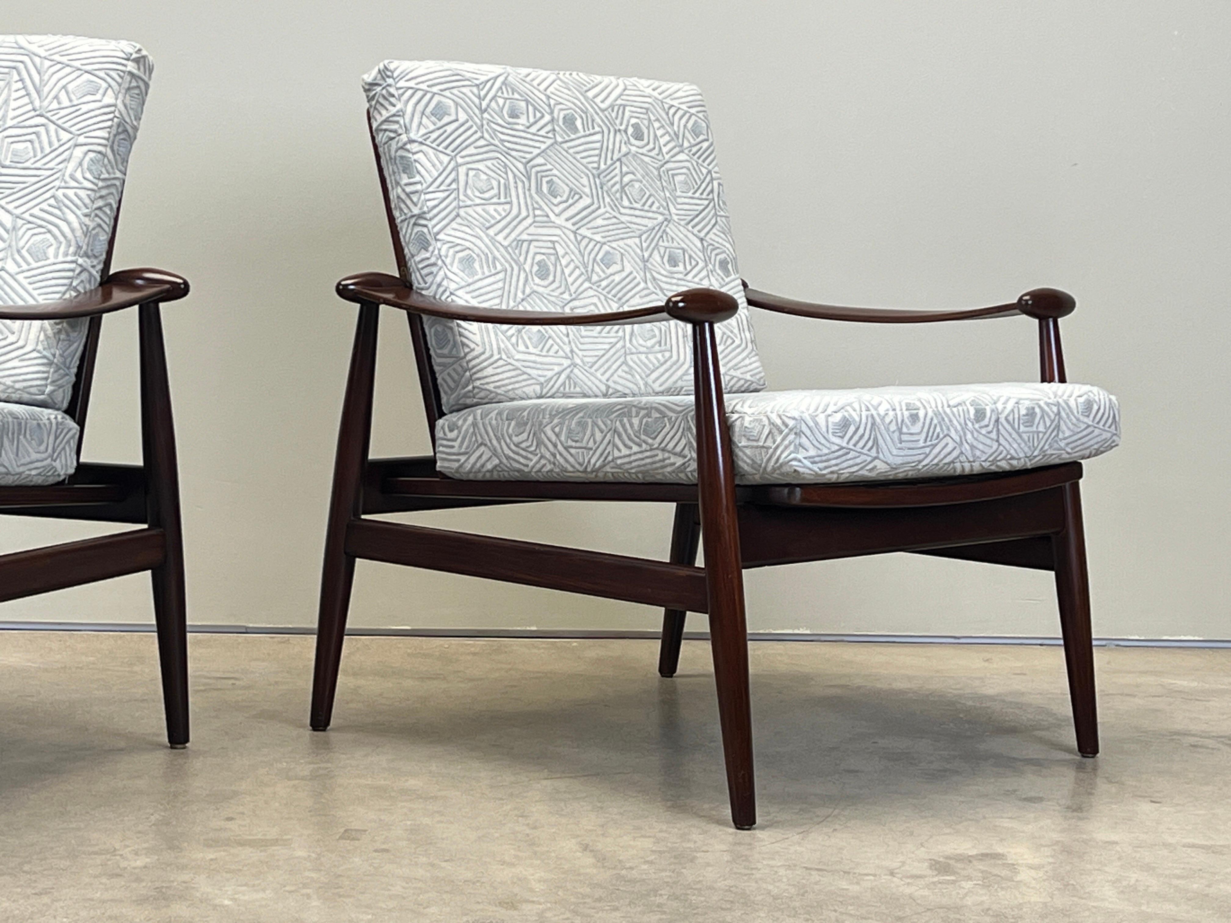 Mid-20th Century Pair of Finn Juhl FD 133 