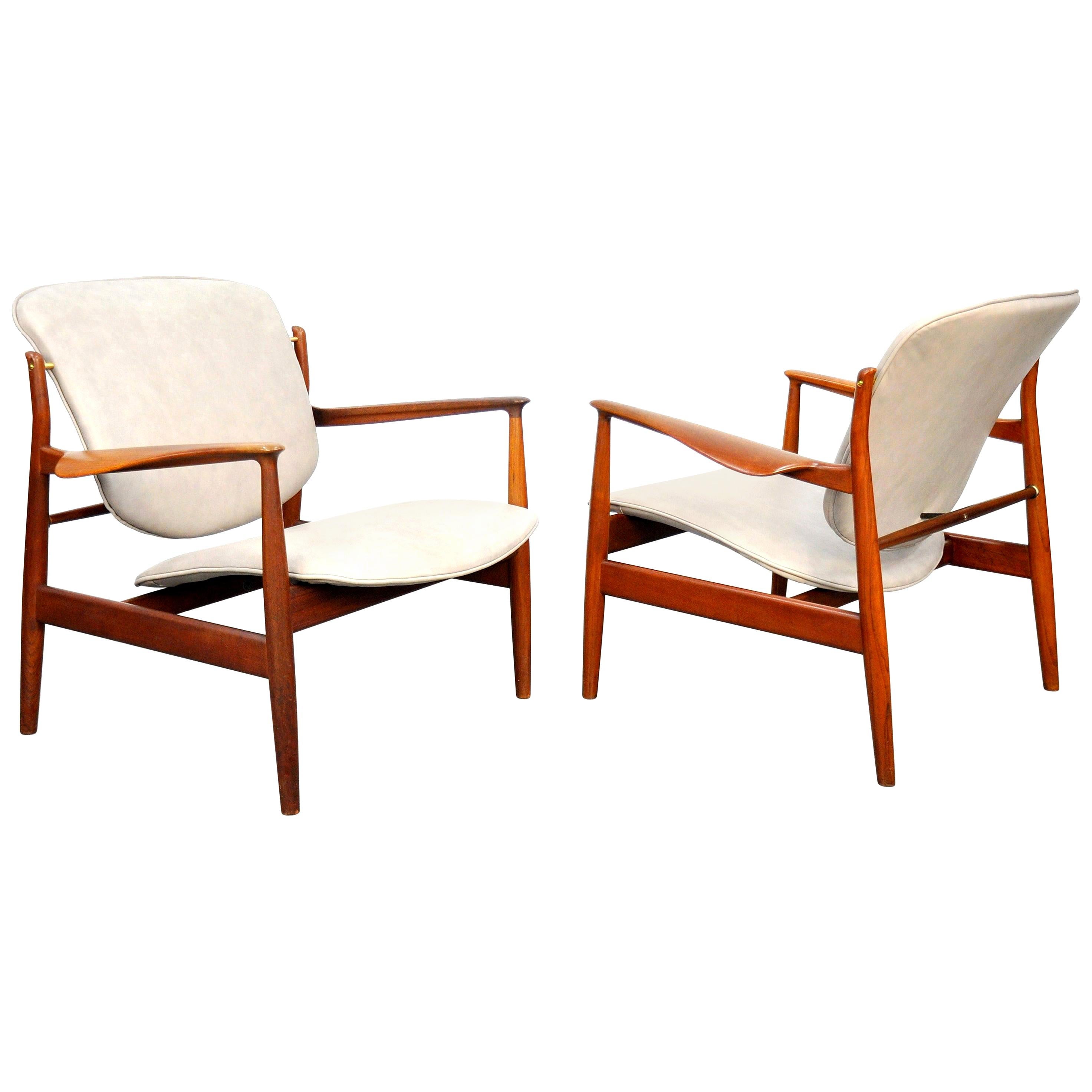 Pair of Finn Juhl FD 136 Teak and Grey Leather Lounge Chairs