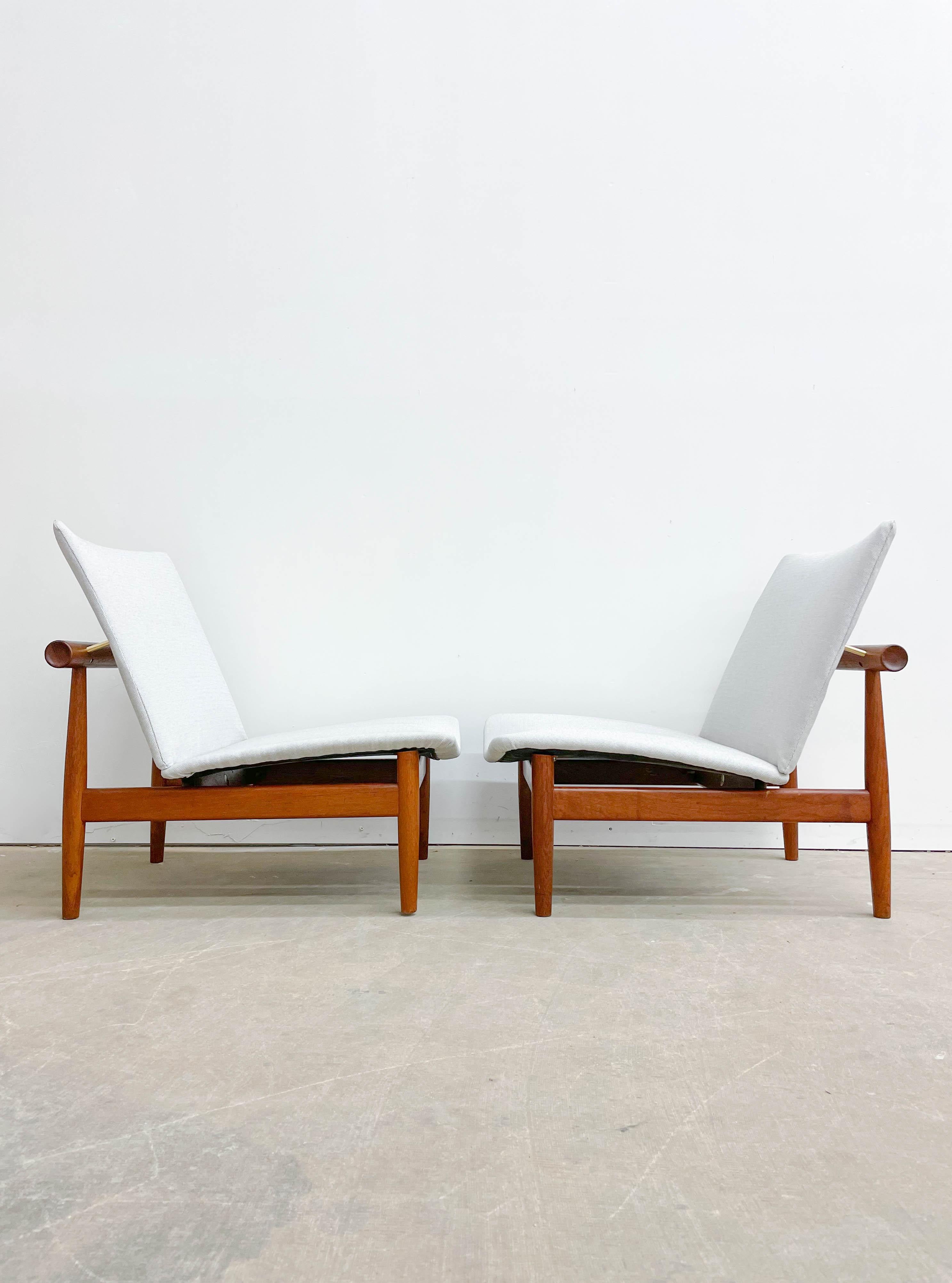 Mid-Century Modern Pair of Finn Juhl Japan Chairs in Teak