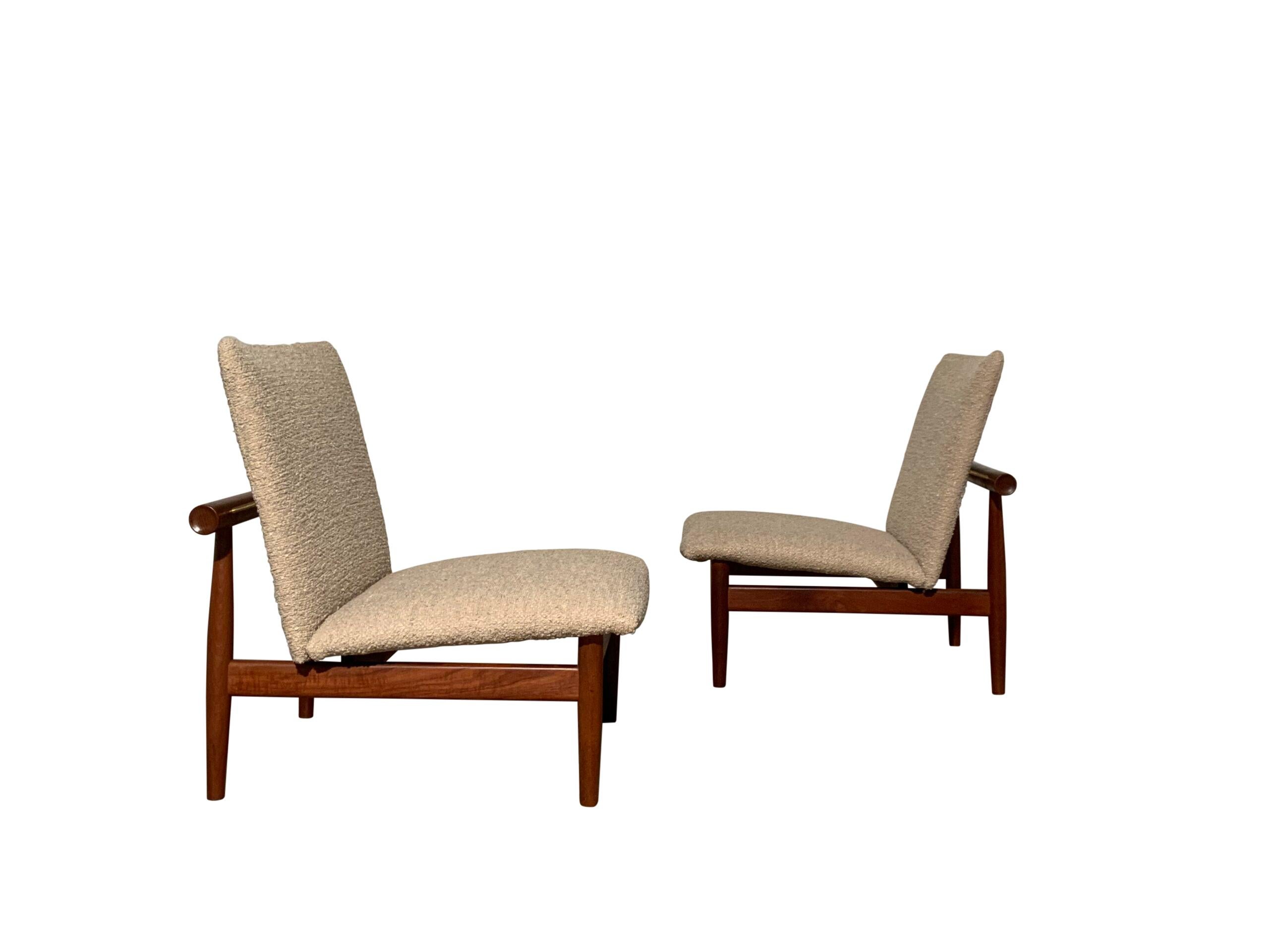 Scandinavian Modern Pair of Finn Juhl Japan Lounge Chairs in Teak and Bouclé Fabric for France & Son For Sale