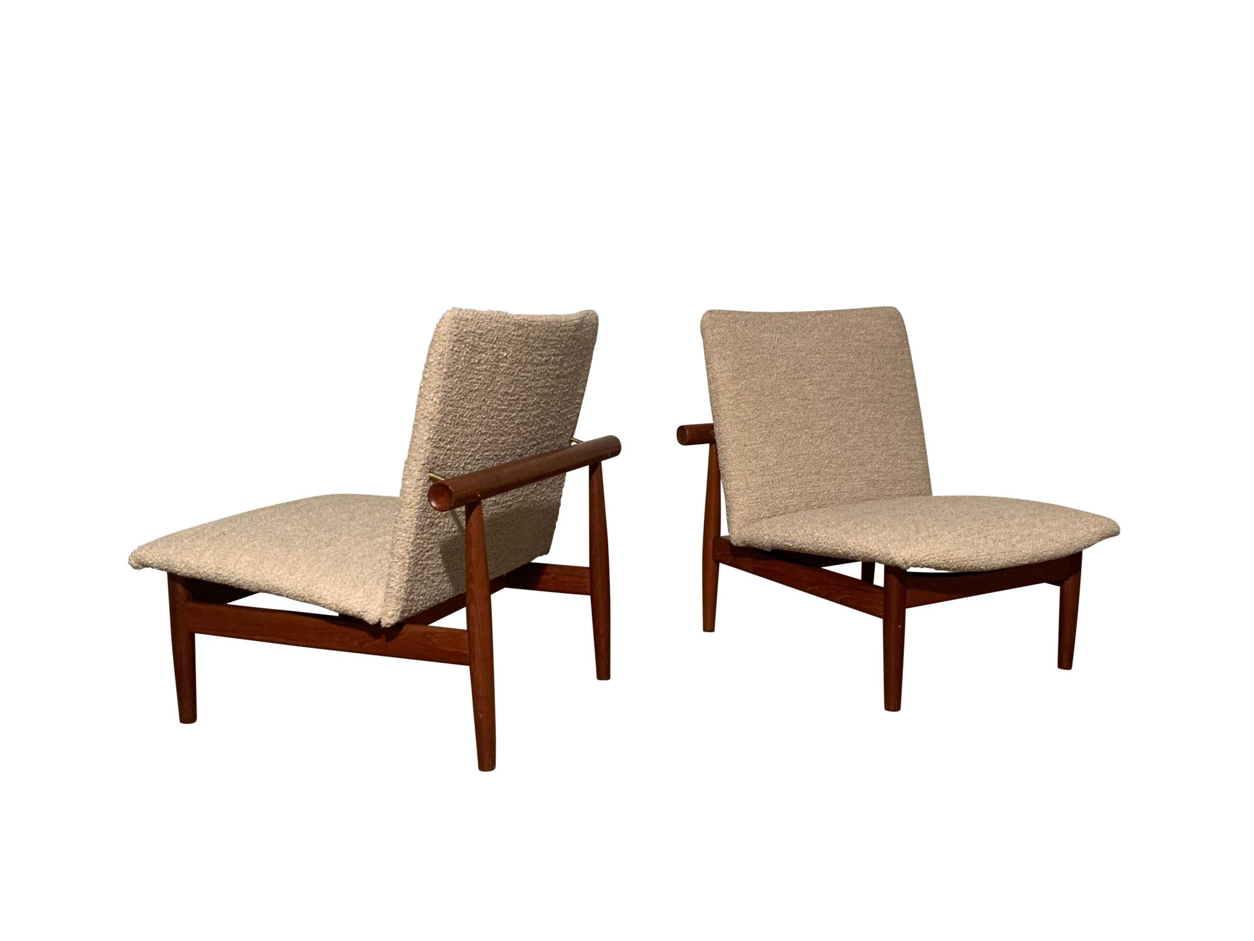 Danish Pair of Finn Juhl Japan Lounge Chairs in Teak and Bouclé Fabric for France & Son For Sale