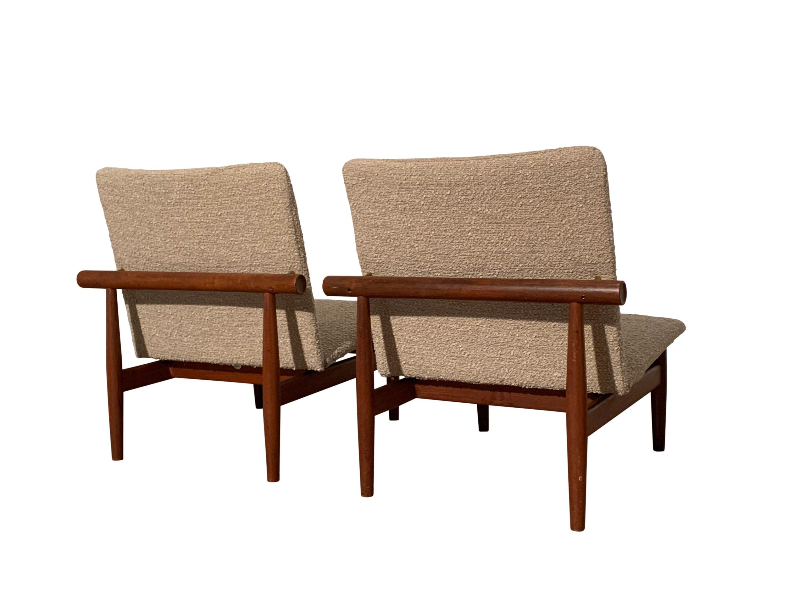 Pair of Finn Juhl Japan Lounge Chairs in Teak and Bouclé Fabric for France & Son In Good Condition For Sale In WIJCKEL, NL