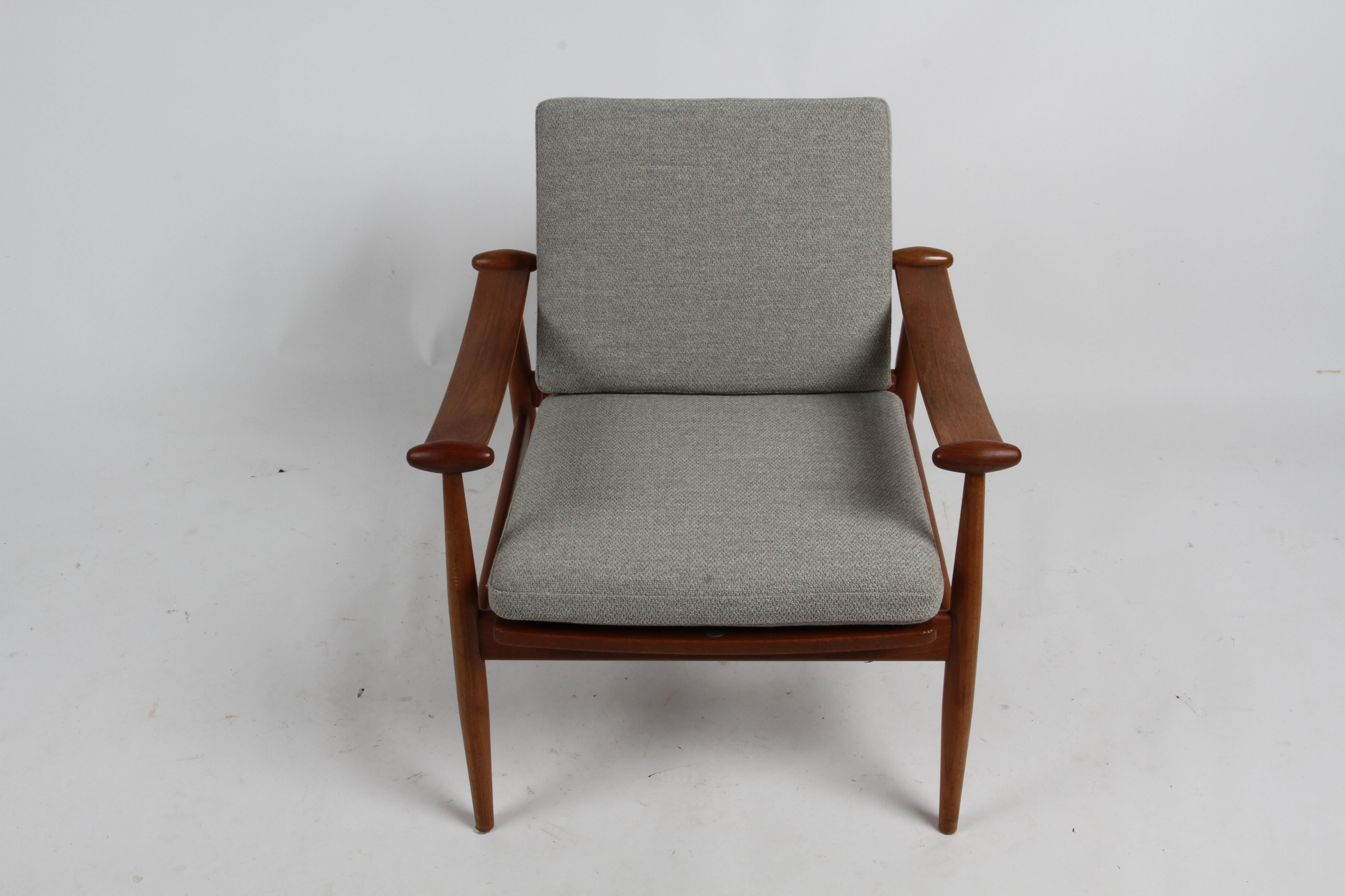 Milieu du XXe siècle Paire de chaises longues en teck Finn Juhl modèle 133 